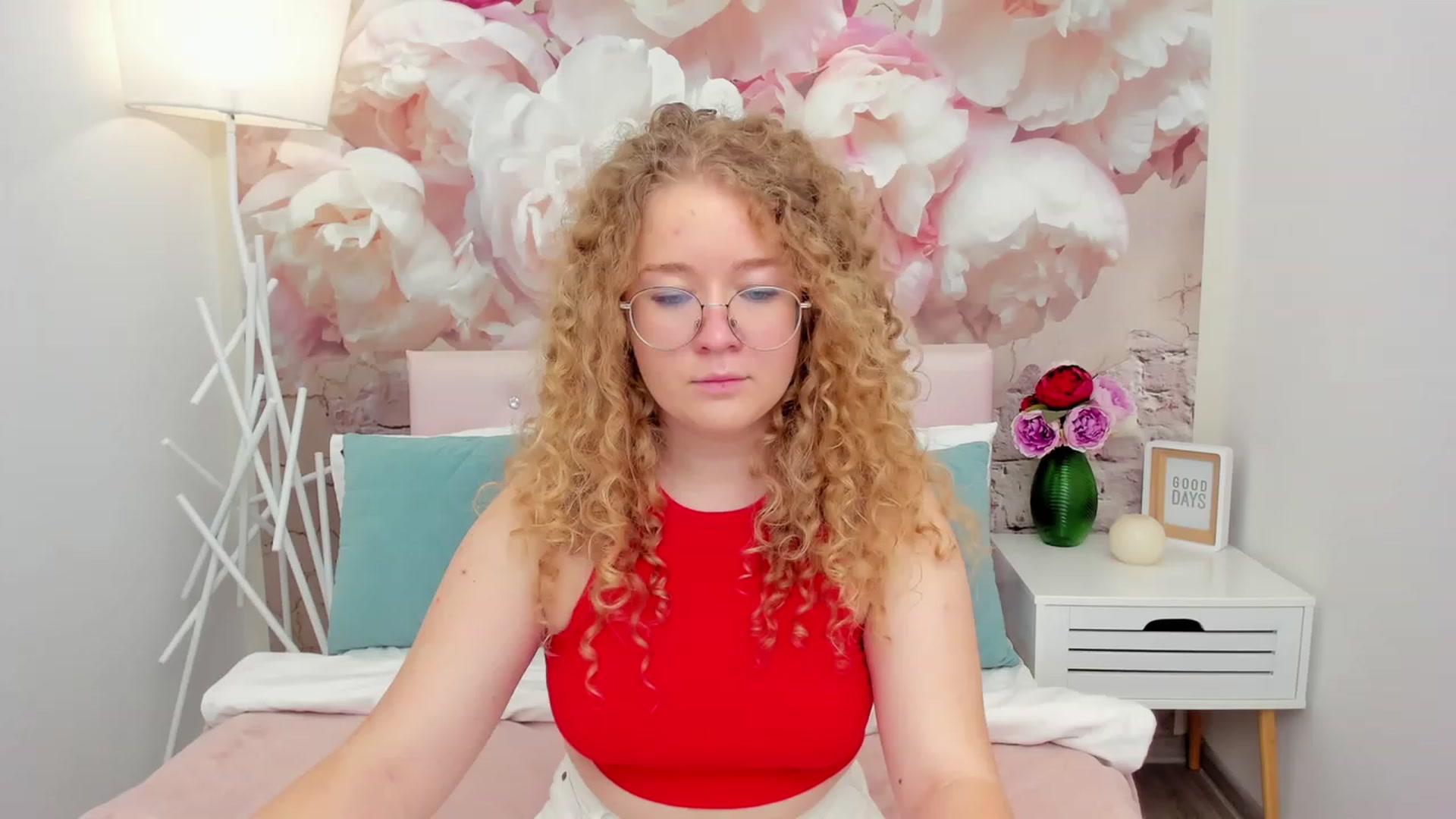 Gallery image thumbnail from CurlyLoverr's myfreecams stream on, 10/21/2023, 15:19 image 14 of 20