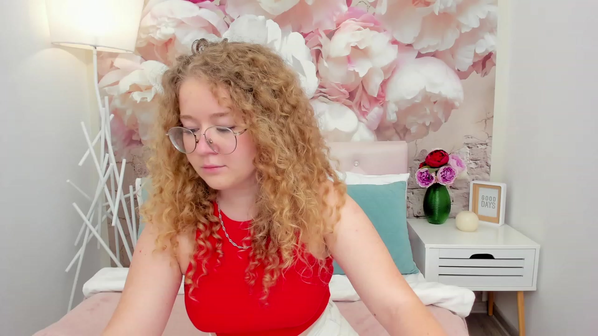 Gallery image thumbnail from CurlyLoverr's myfreecams stream on, 10/21/2023, 15:19 image 17 of 20