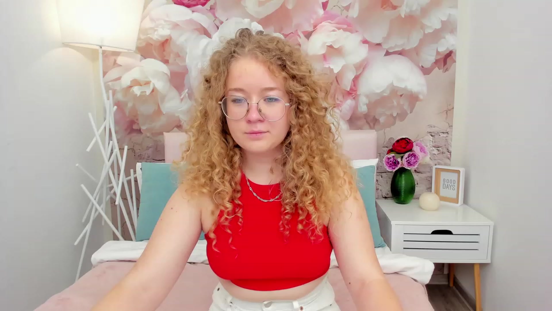 Gallery image thumbnail from CurlyLoverr's myfreecams stream on, 10/21/2023, 15:19 image 4 of 20
