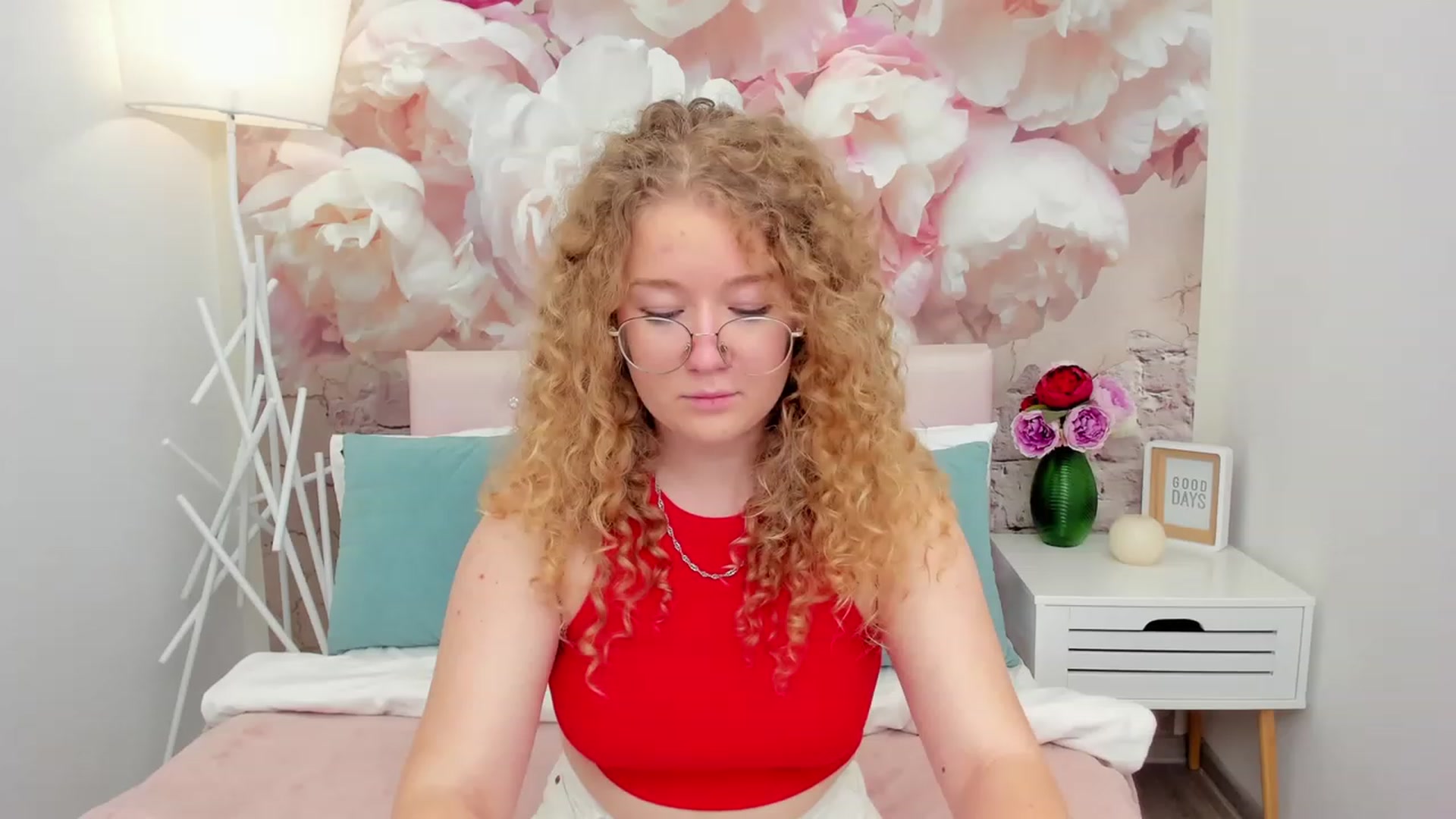 Gallery image thumbnail from CurlyLoverr's myfreecams stream on, 10/21/2023, 15:19 image 18 of 20