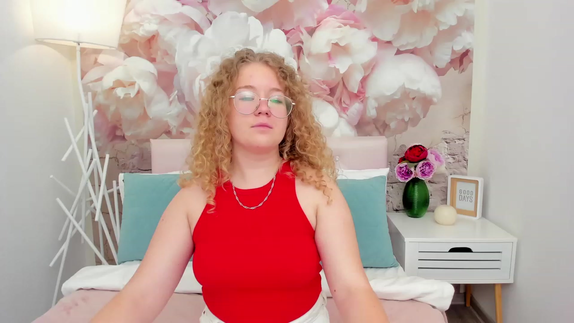 Gallery image thumbnail from CurlyLoverr's myfreecams stream on, 10/21/2023, 16:10 image 17 of 20