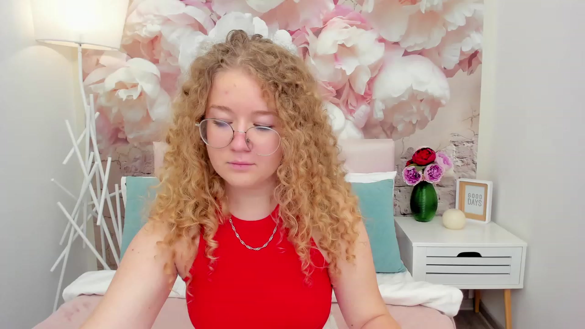 Gallery image thumbnail from CurlyLoverr's myfreecams stream on, 10/21/2023, 16:10 image 7 of 20