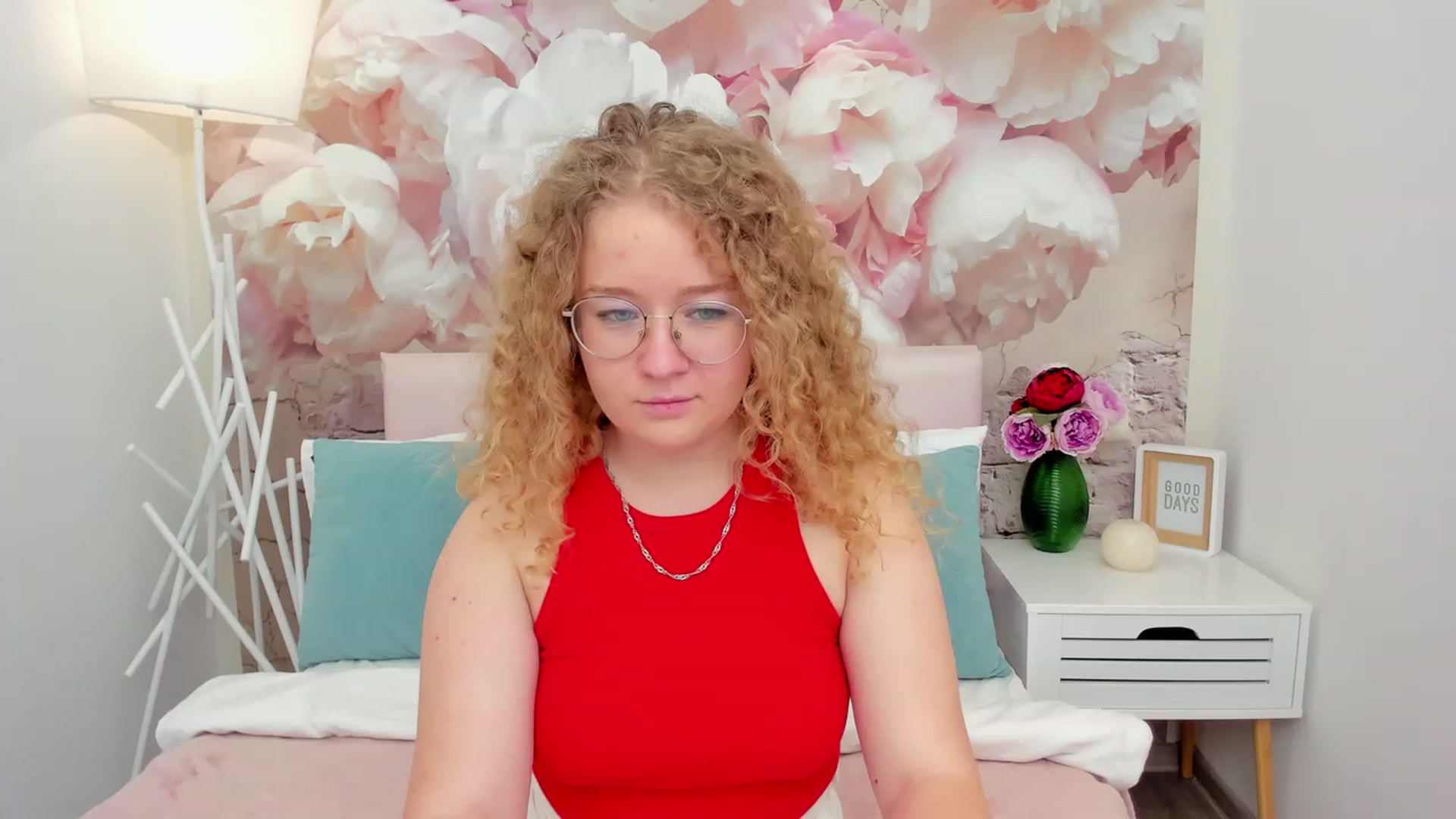 Gallery image thumbnail from CurlyLoverr's myfreecams stream on, 10/21/2023, 16:10 image 12 of 20