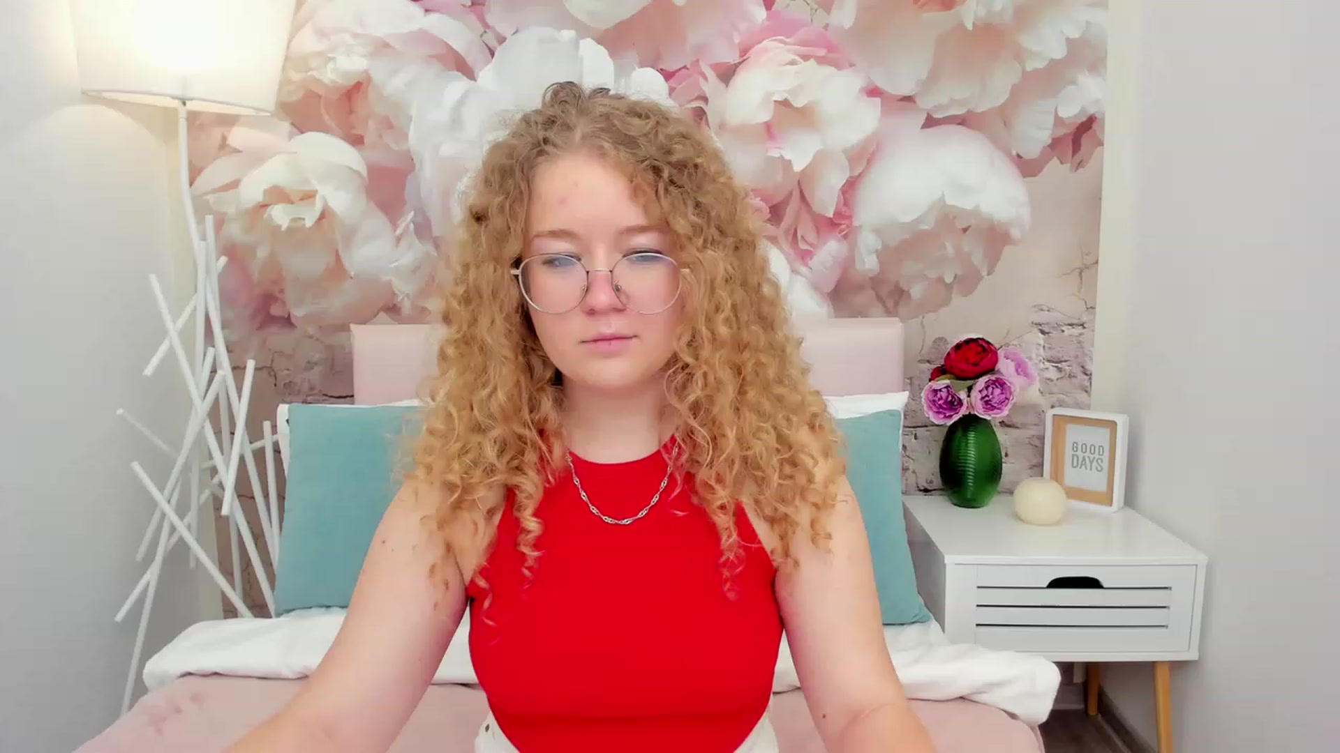 Gallery image thumbnail from CurlyLoverr's myfreecams stream on, 10/21/2023, 16:10 image 6 of 20