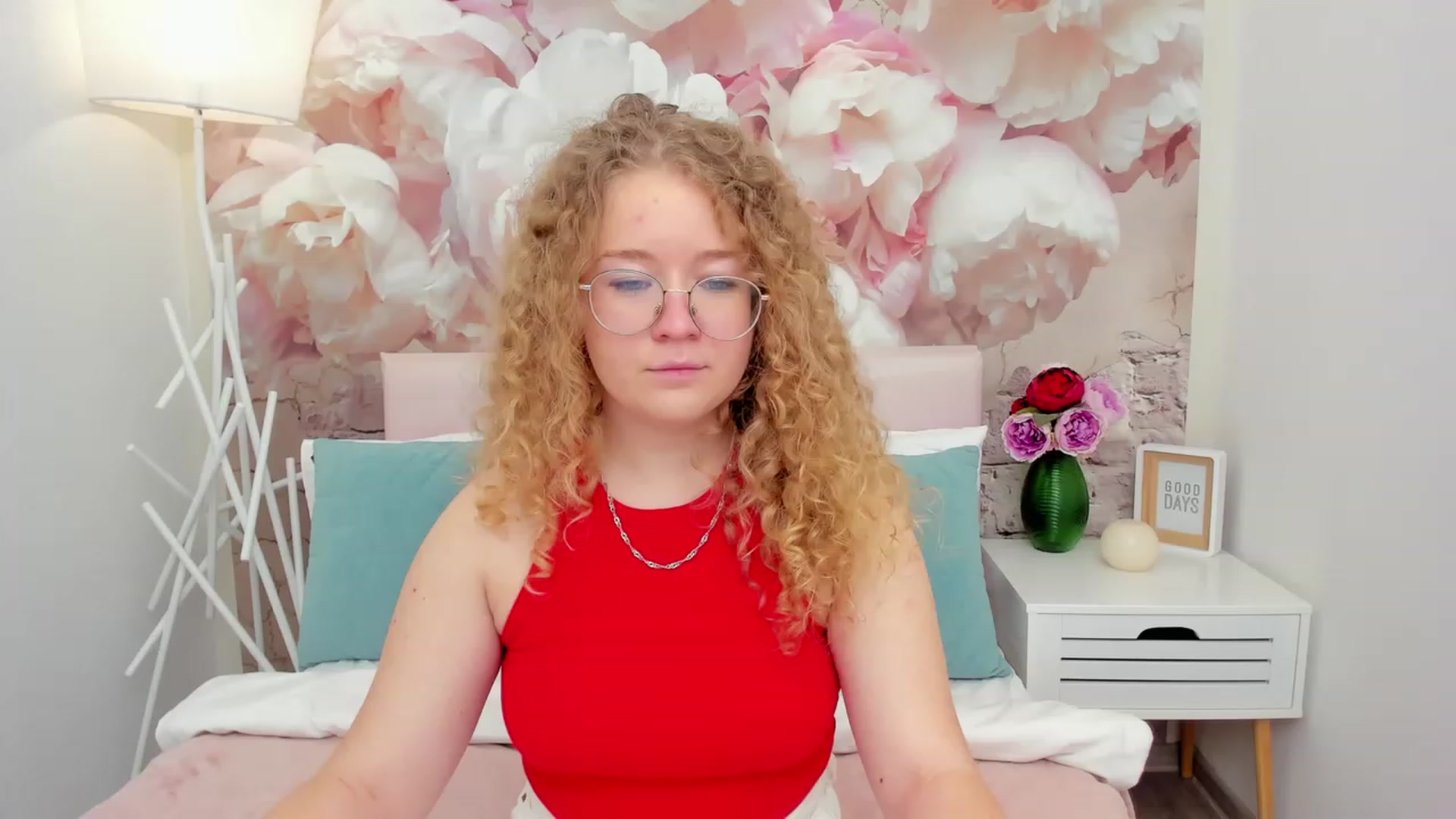 Gallery image thumbnail from CurlyLoverr's myfreecams stream on, 10/21/2023, 16:10 image 19 of 20