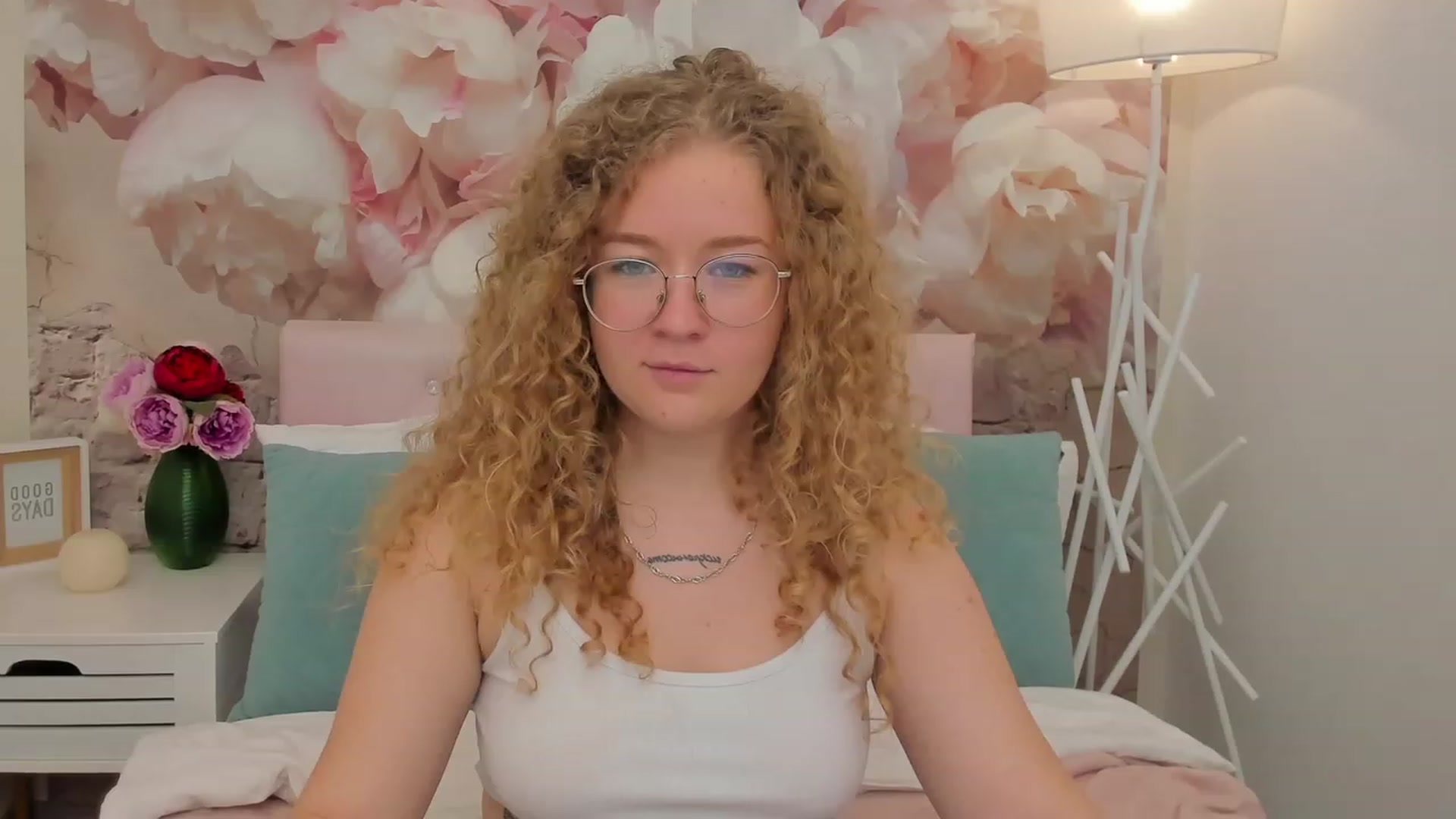 Gallery image thumbnail from CurlyLoverr's myfreecams stream on, 10/22/2023, 10:30 image 17 of 20