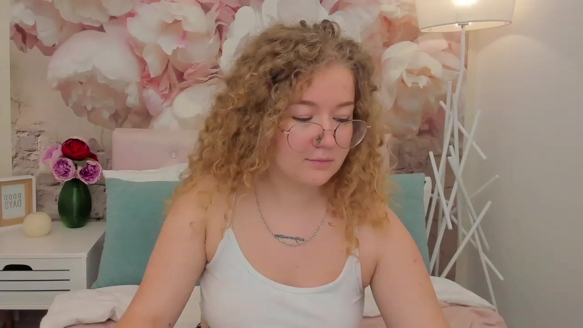 Gallery image thumbnail from CurlyLoverr's myfreecams stream on, 10/22/2023, 10:30 image 19 of 20