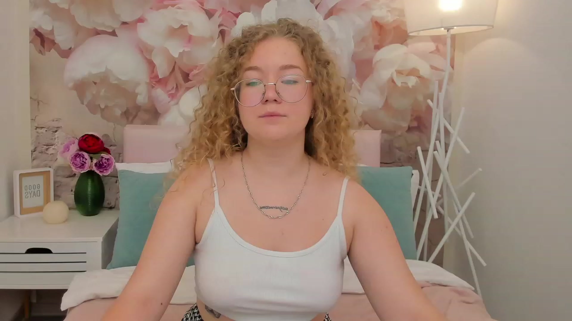 Gallery image thumbnail from CurlyLoverr's myfreecams stream on, 10/22/2023, 10:30 image 13 of 20