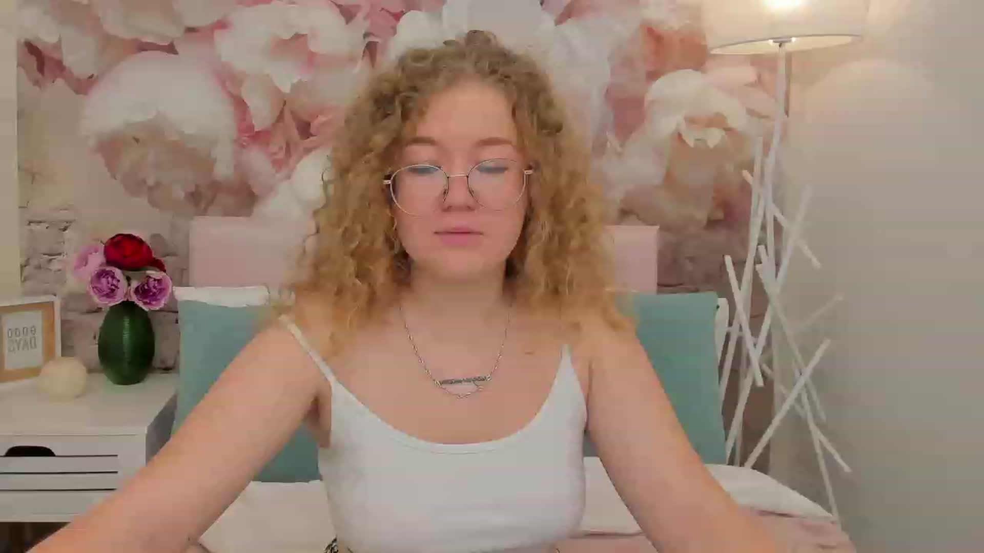 Gallery image thumbnail from CurlyLoverr's myfreecams stream on, 10/22/2023, 10:30 image 14 of 20