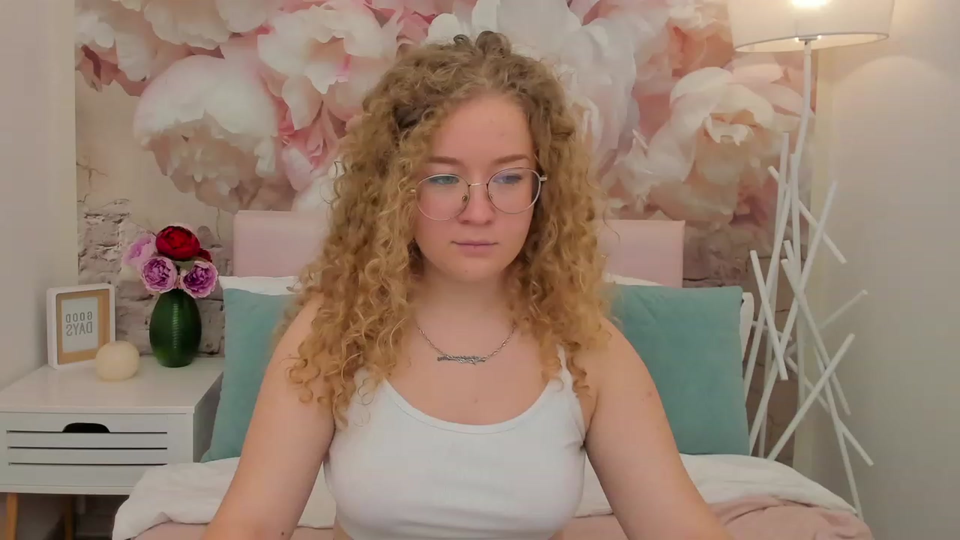 Gallery image thumbnail from CurlyLoverr's myfreecams stream on, 10/22/2023, 10:30 image 2 of 20