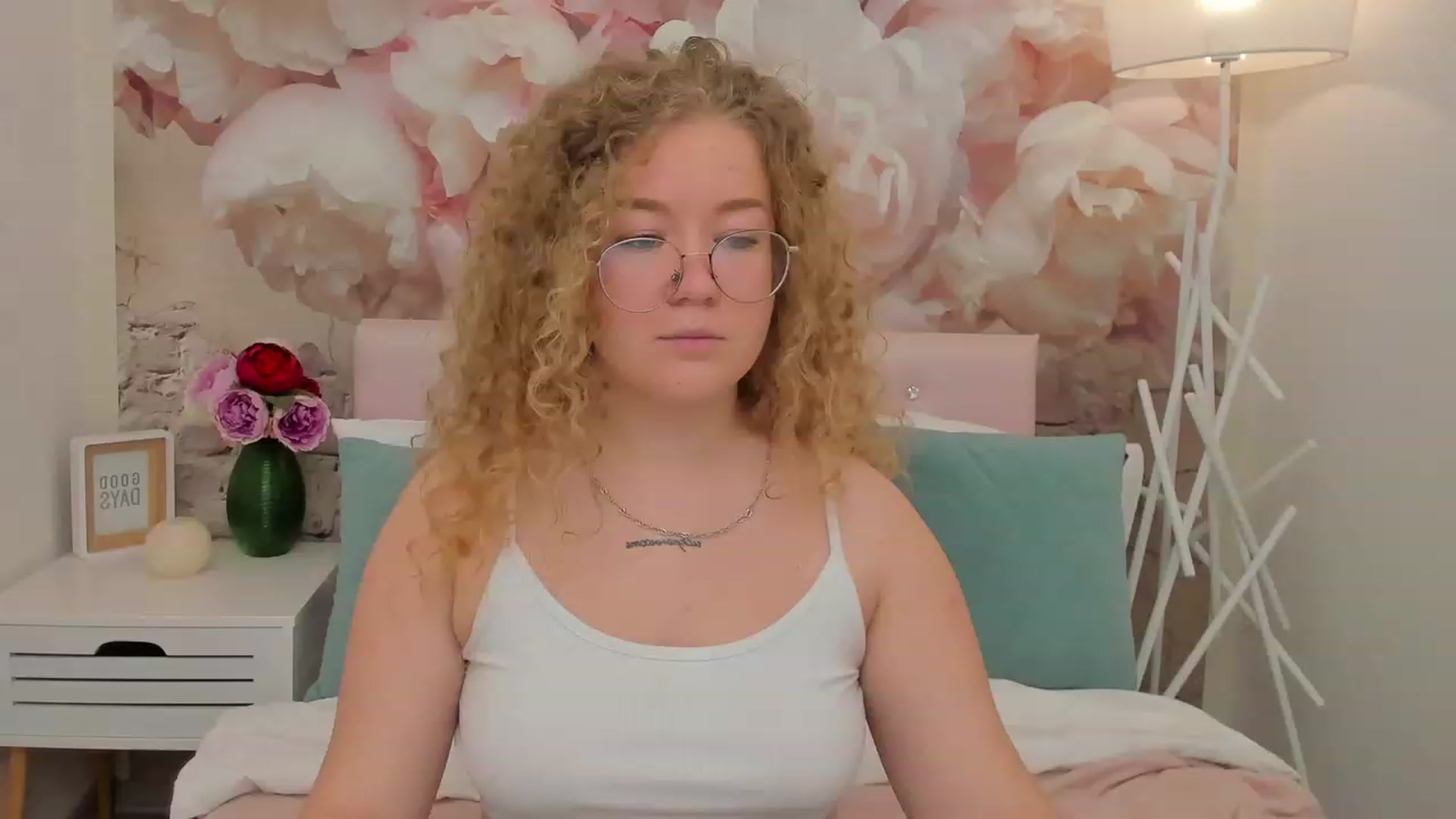 Gallery image thumbnail from CurlyLoverr's myfreecams stream on, 10/22/2023, 10:30 image 3 of 20