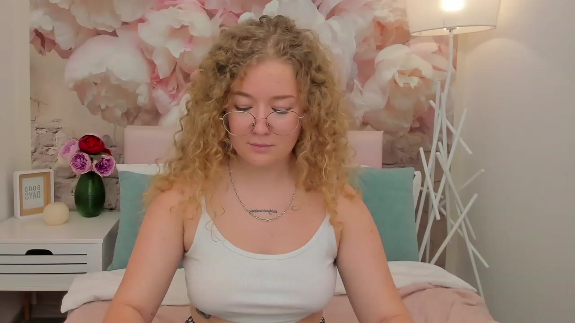 Gallery image thumbnail from CurlyLoverr's myfreecams stream on, 10/22/2023, 10:30 image 12 of 20