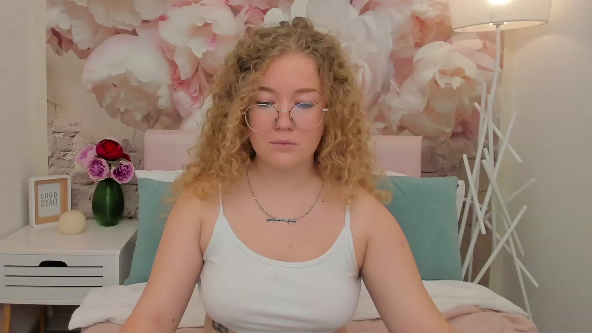 Gallery image thumbnail from CurlyLoverr's myfreecams stream on, 10/22/2023, 10:30 image 4 of 20