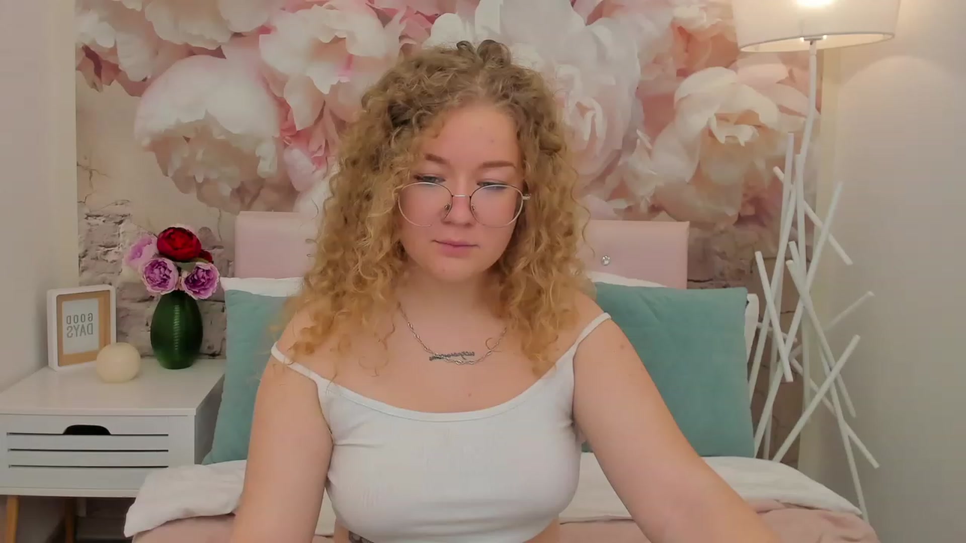 Gallery image thumbnail from CurlyLoverr's myfreecams stream on, 10/22/2023, 10:30 image 6 of 20