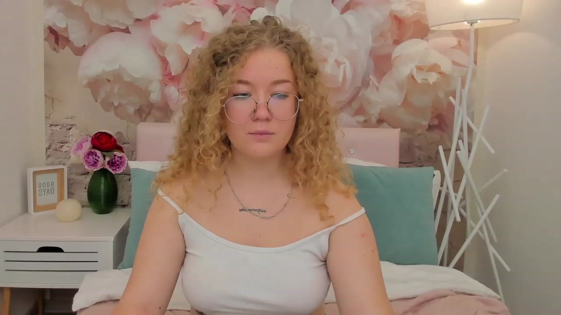 Gallery image thumbnail from CurlyLoverr's myfreecams stream on, 10/22/2023, 10:30 image 5 of 20