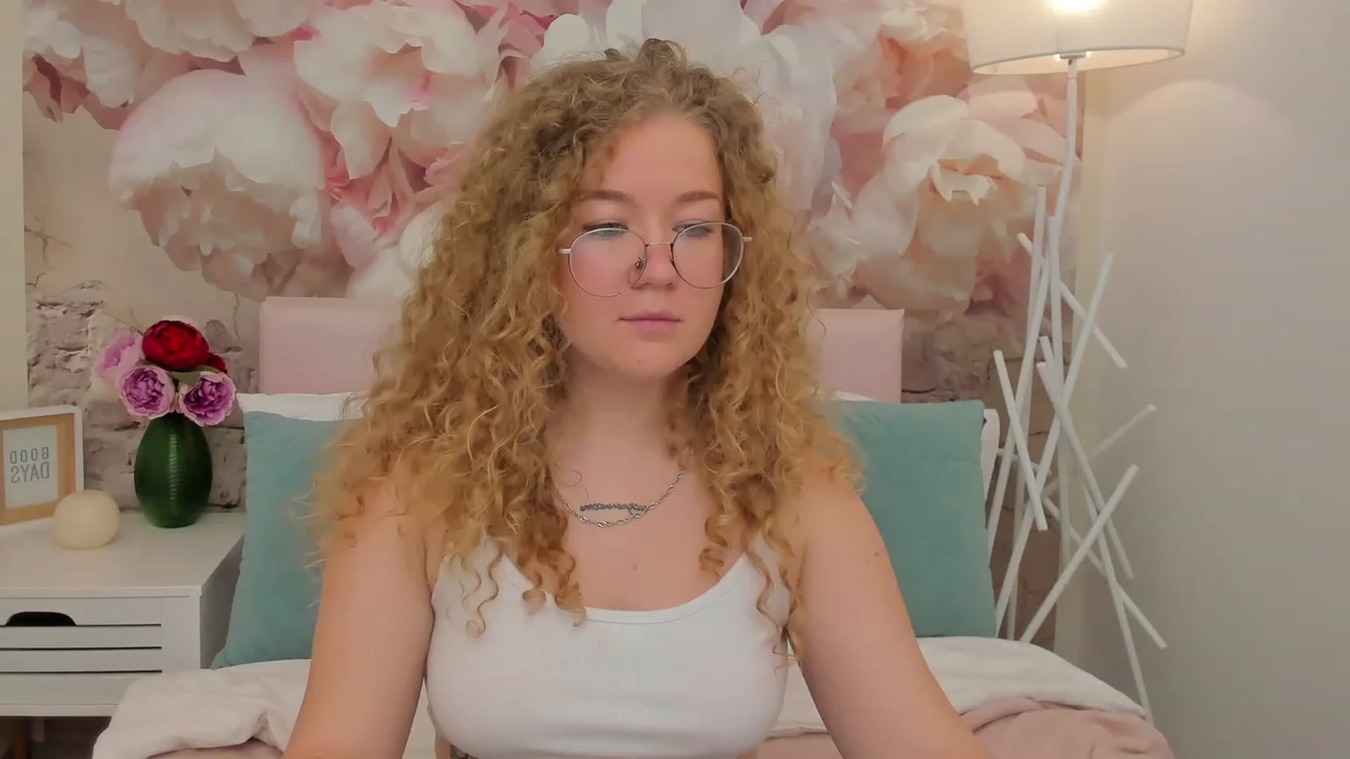 Gallery image thumbnail from CurlyLoverr's myfreecams stream on, 10/22/2023, 10:30 image 16 of 20