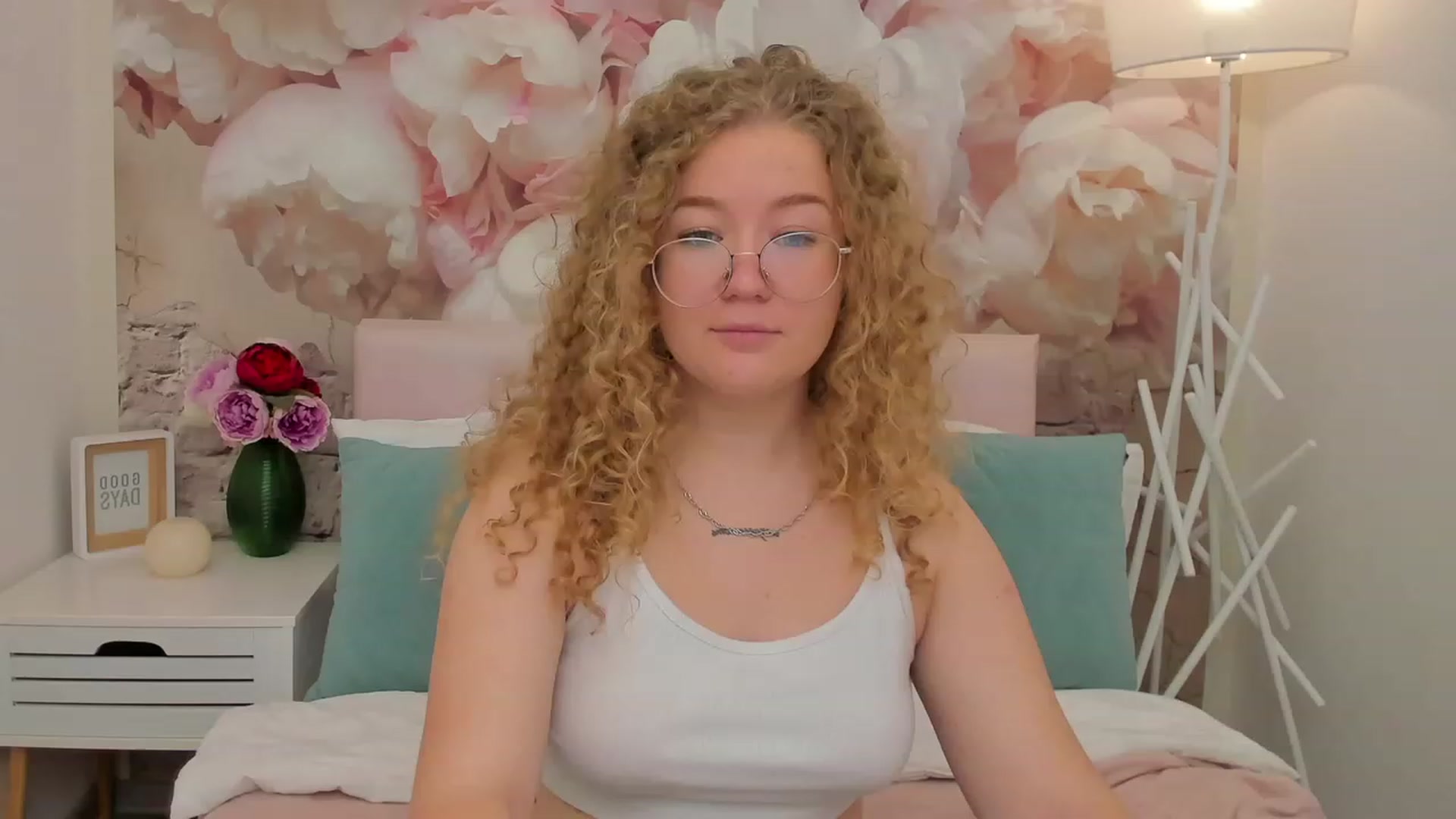 Gallery image thumbnail from CurlyLoverr's myfreecams stream on, 10/22/2023, 10:30 image 1 of 20