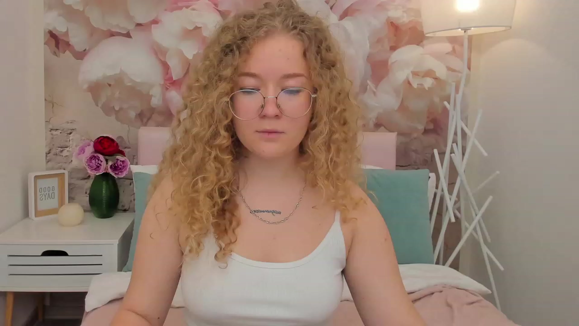 Gallery image thumbnail from CurlyLoverr's myfreecams stream on, 10/22/2023, 11:04 image 17 of 20