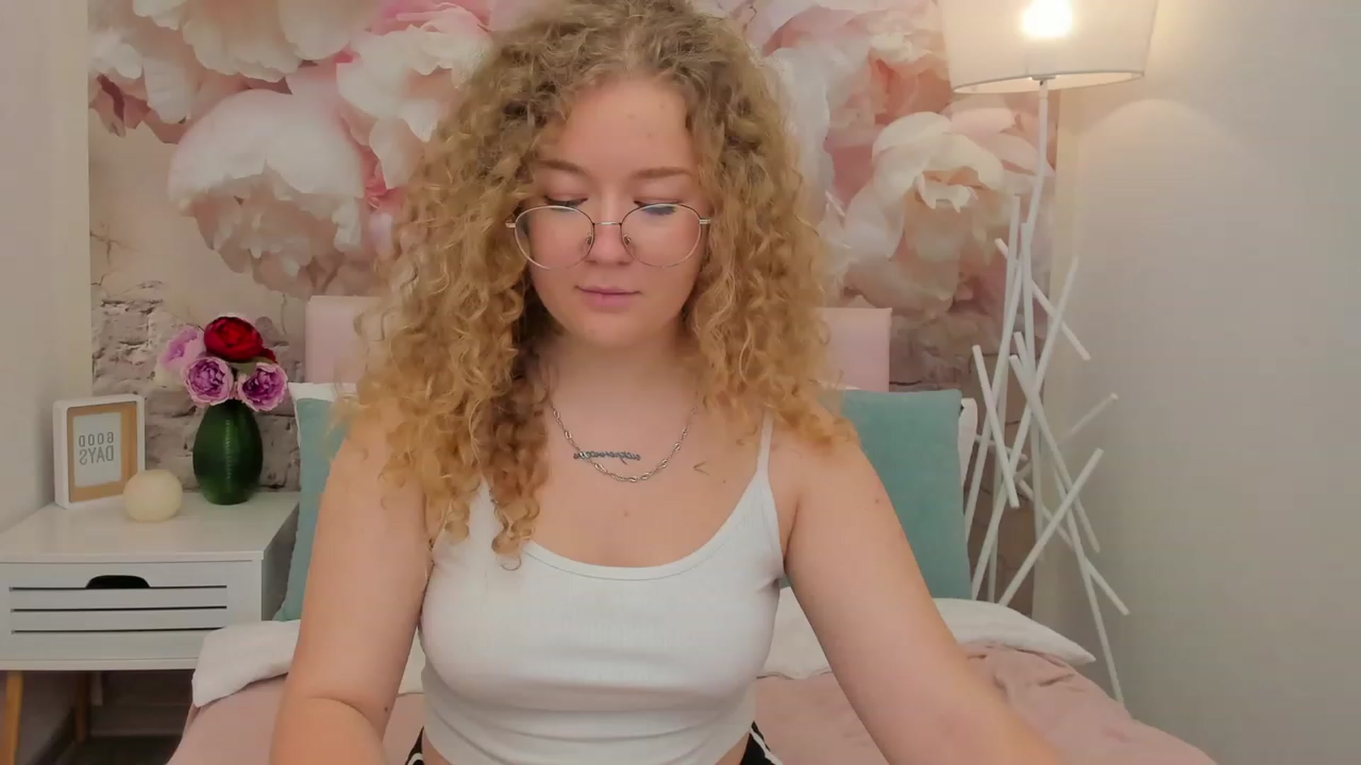 Gallery image thumbnail from CurlyLoverr's myfreecams stream on, 10/22/2023, 11:04 image 13 of 20