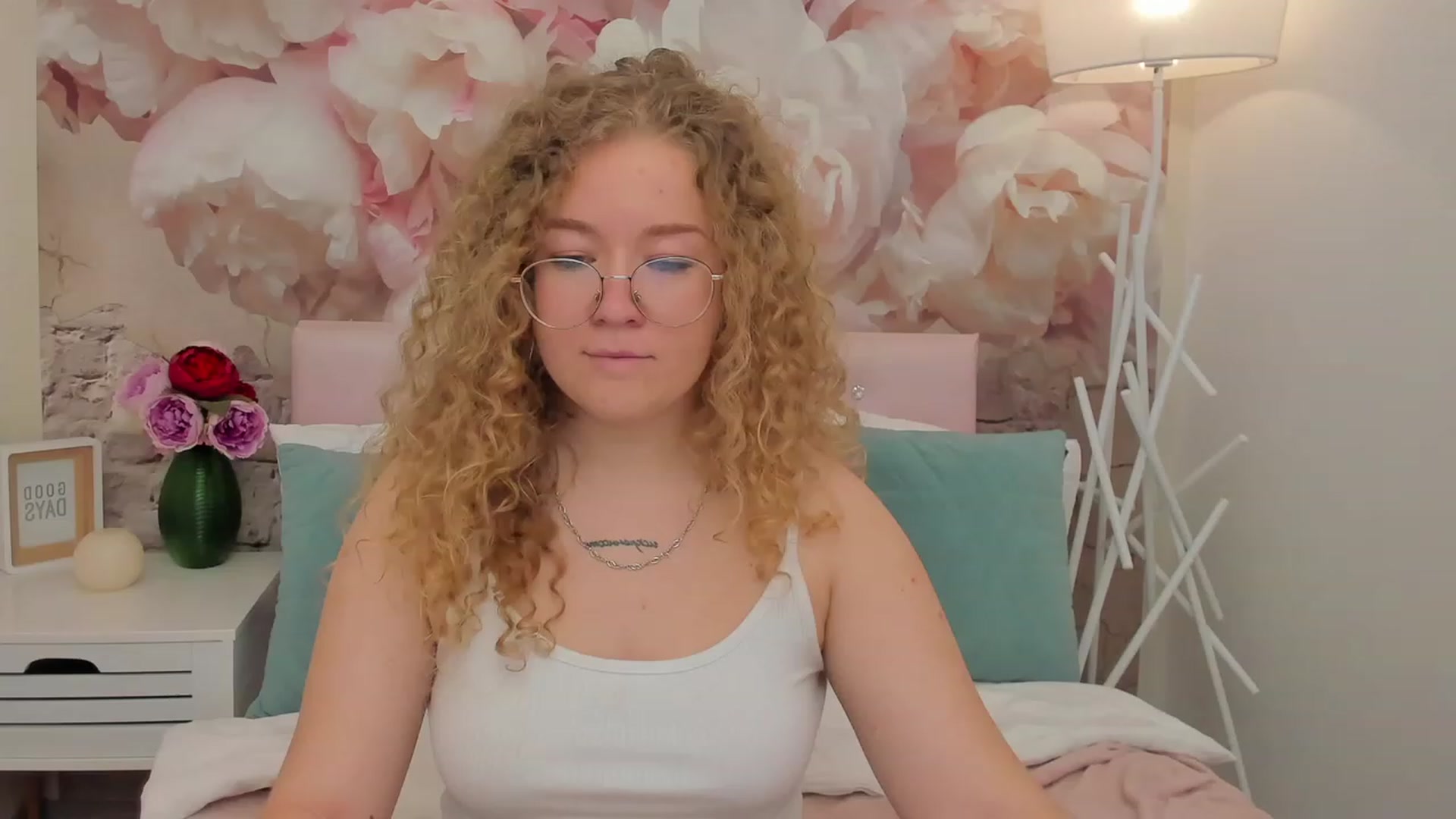 Gallery image thumbnail from CurlyLoverr's myfreecams stream on, 10/22/2023, 11:04 image 18 of 20