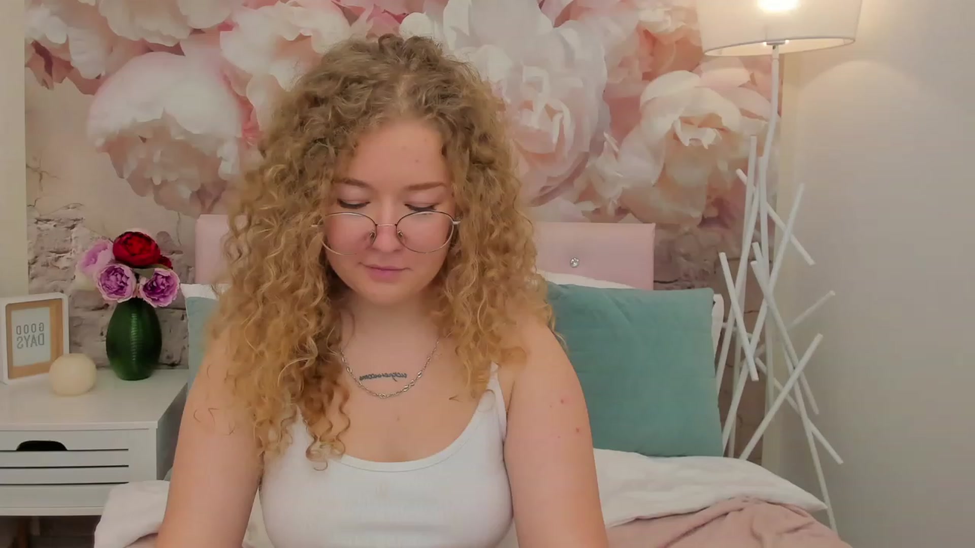 Gallery image thumbnail from CurlyLoverr's myfreecams stream on, 10/22/2023, 11:04 image 20 of 20