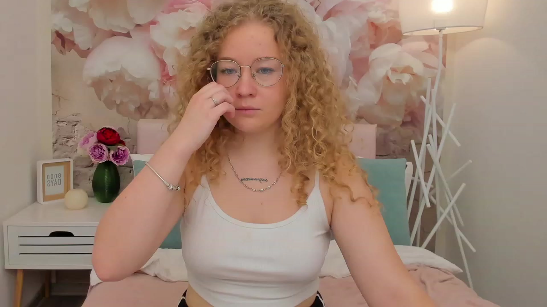 Gallery image thumbnail from CurlyLoverr's myfreecams stream on, 10/22/2023, 11:04 image 8 of 20