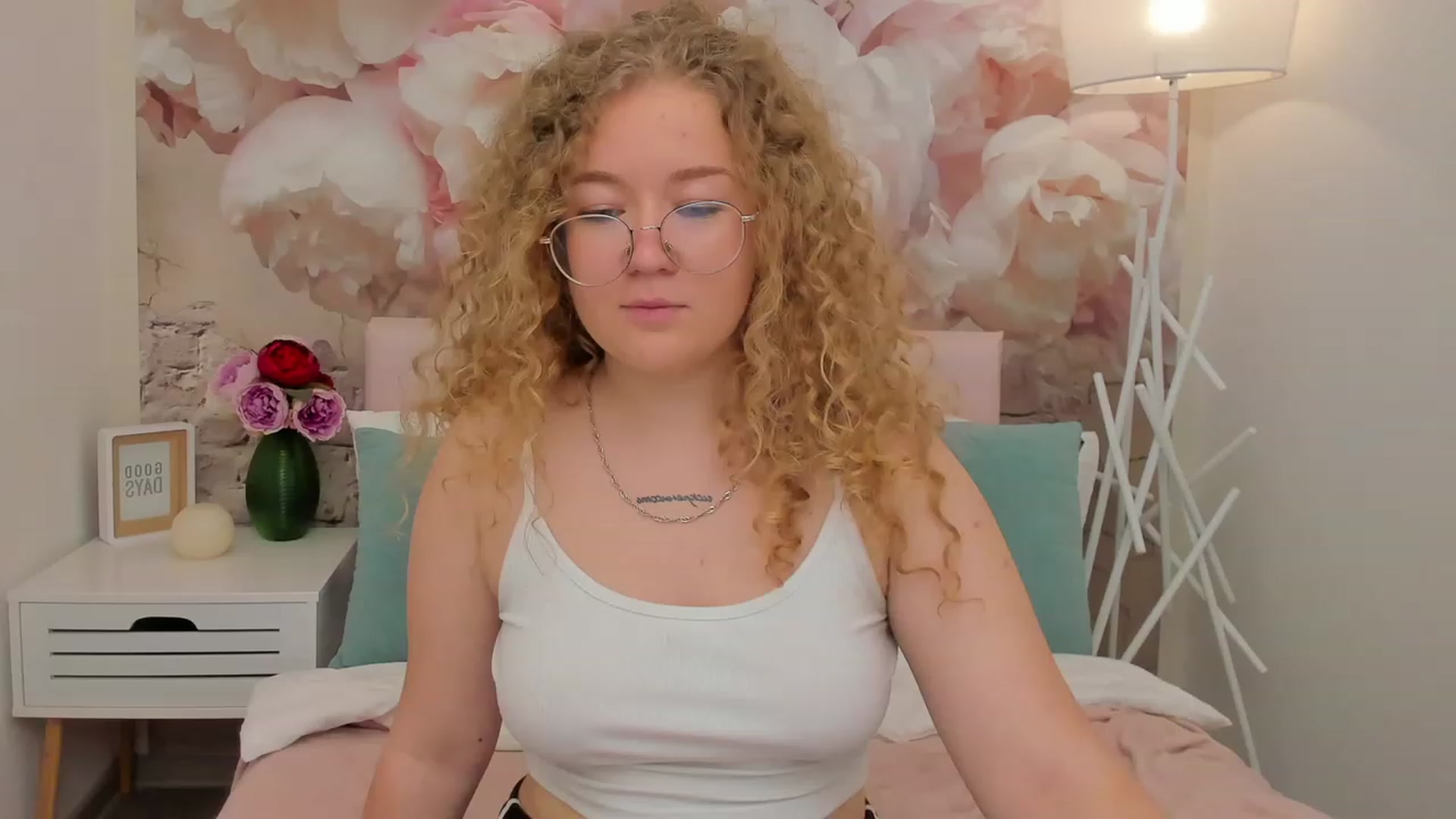 Gallery image thumbnail from CurlyLoverr's myfreecams stream on, 10/22/2023, 11:04 image 6 of 20