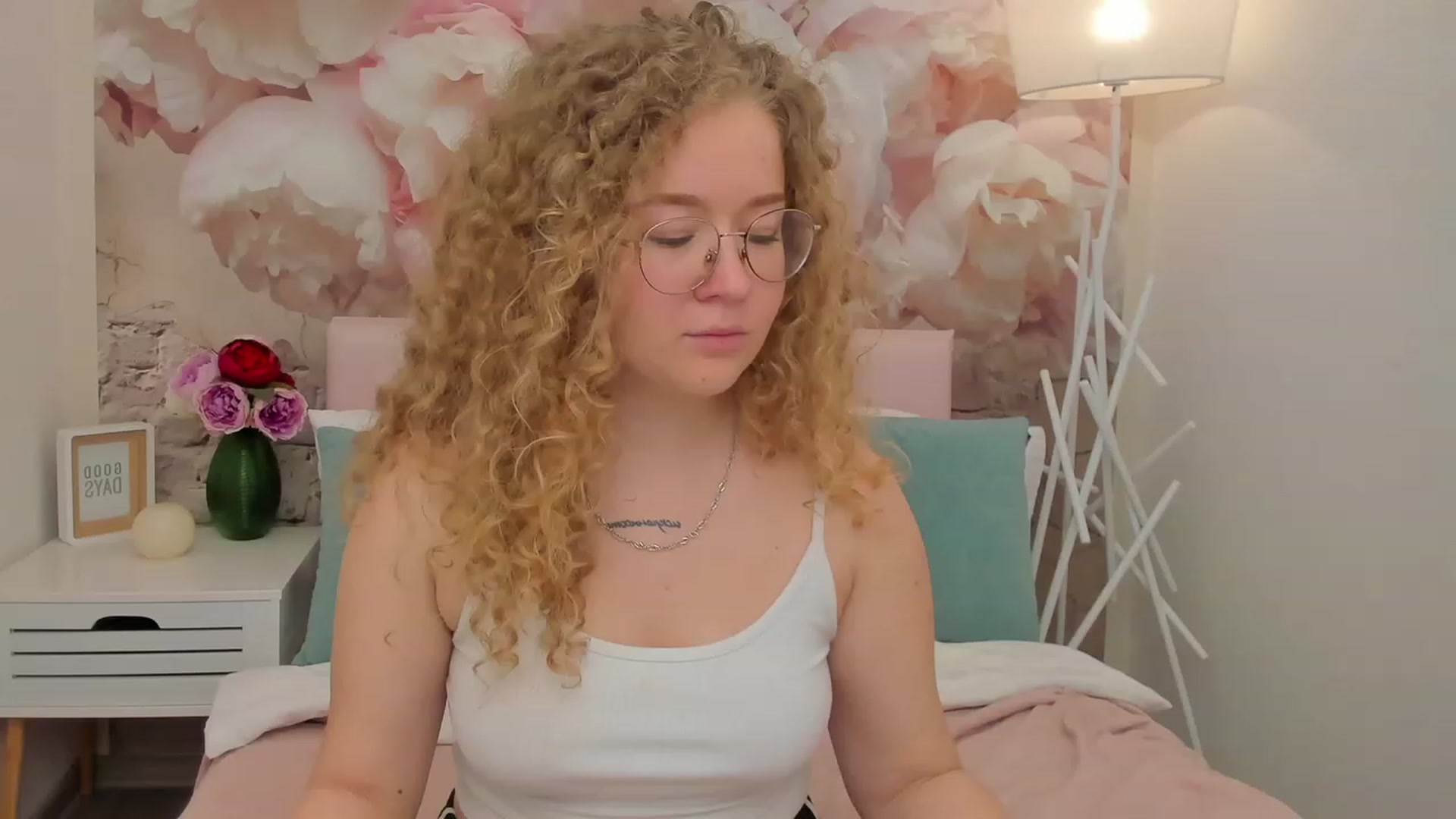 Gallery image thumbnail from CurlyLoverr's myfreecams stream on, 10/22/2023, 11:04 image 16 of 20