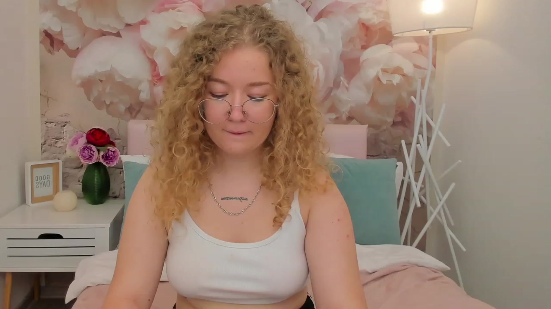 Gallery image thumbnail from CurlyLoverr's myfreecams stream on, 10/22/2023, 11:48 image 8 of 20