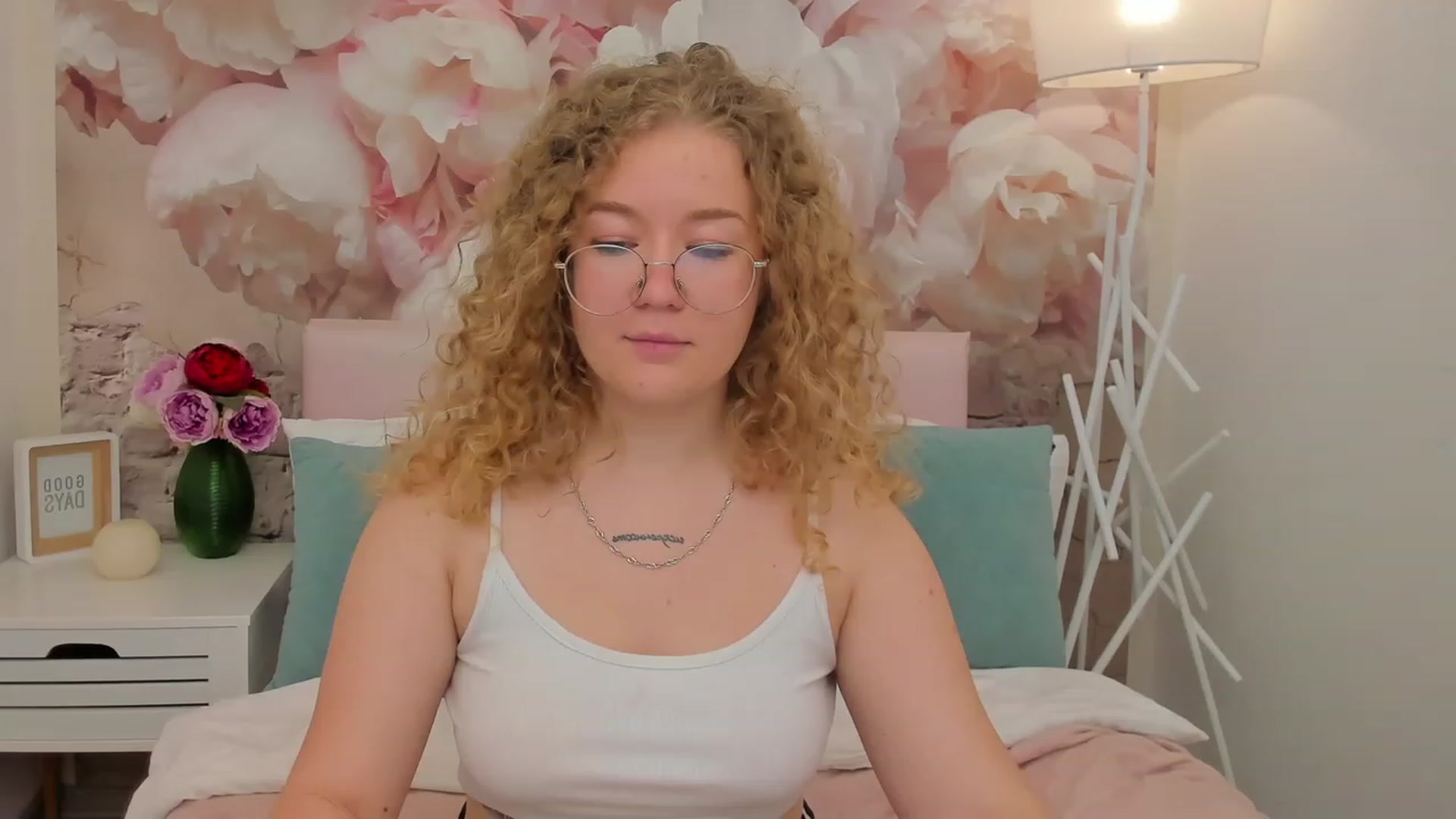 Gallery image thumbnail from CurlyLoverr's myfreecams stream on, 10/22/2023, 11:48 image 13 of 20