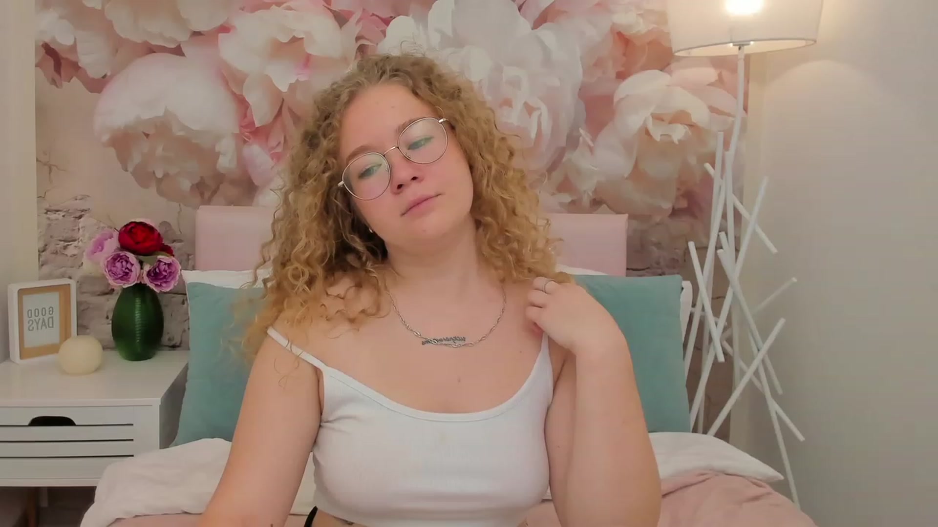 Gallery image thumbnail from CurlyLoverr's myfreecams stream on, 10/22/2023, 11:48 image 15 of 20