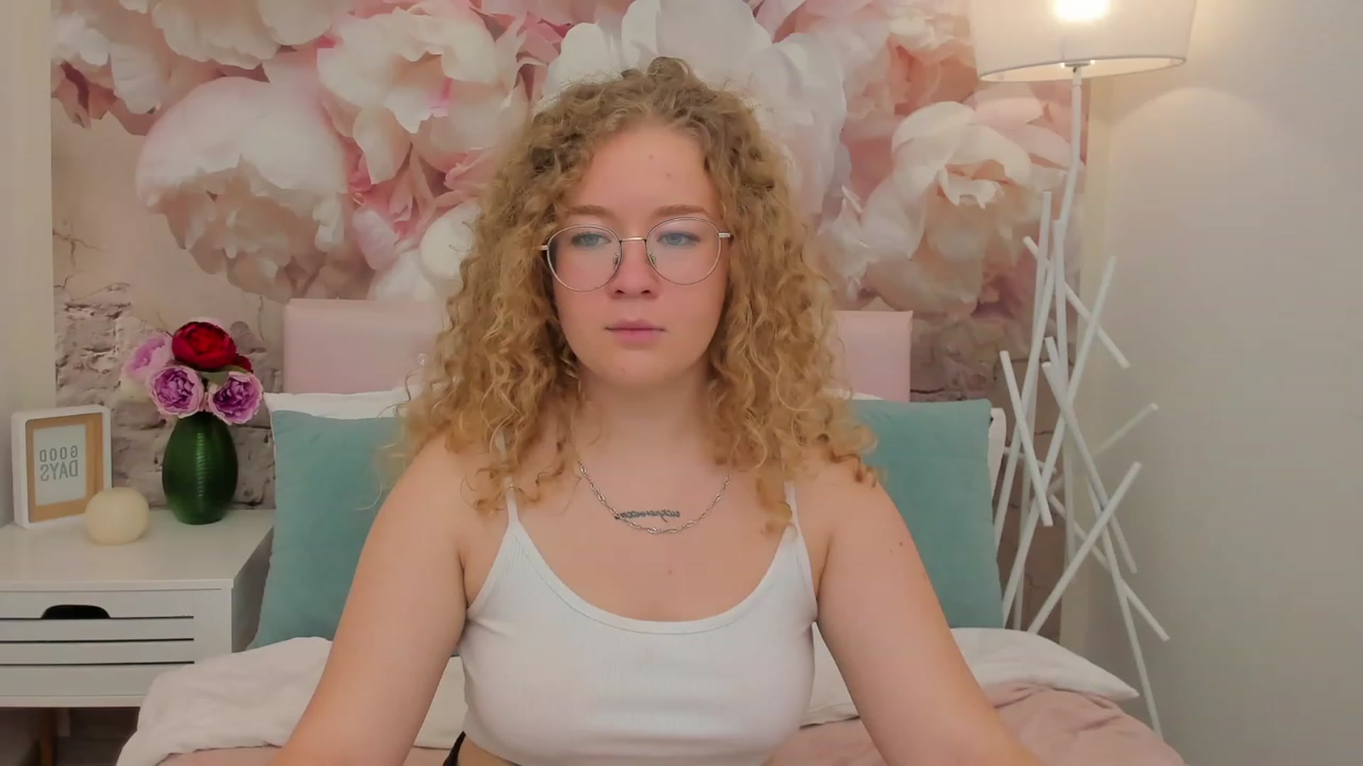 Gallery image thumbnail from CurlyLoverr's myfreecams stream on, 10/22/2023, 11:48 image 17 of 20