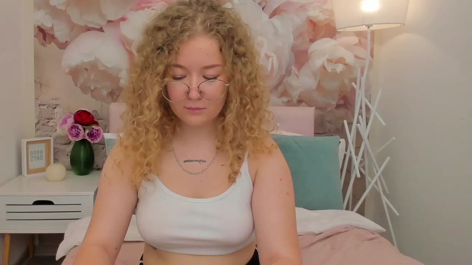Gallery image thumbnail from CurlyLoverr's myfreecams stream on, 10/22/2023, 11:48 image 5 of 20