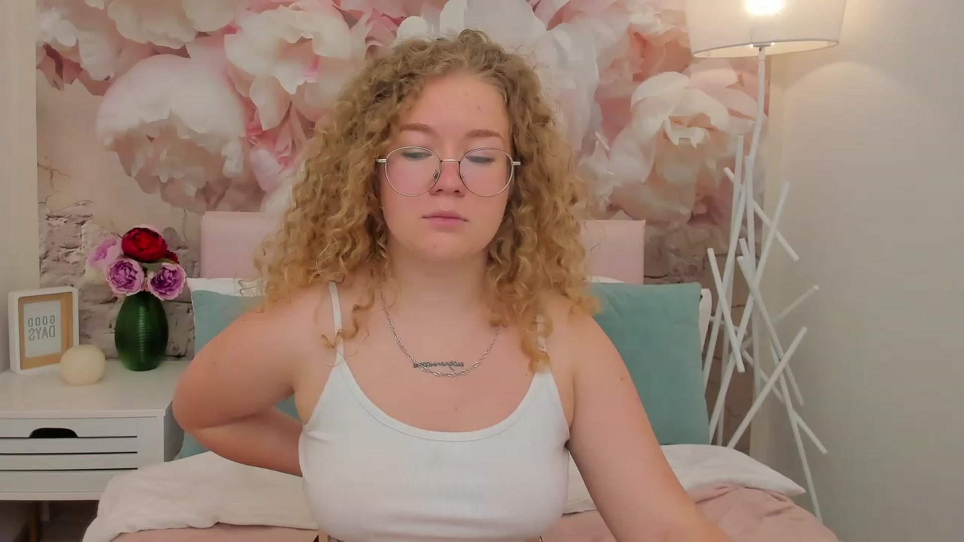 Gallery image thumbnail from CurlyLoverr's myfreecams stream on, 10/22/2023, 11:48 image 18 of 20