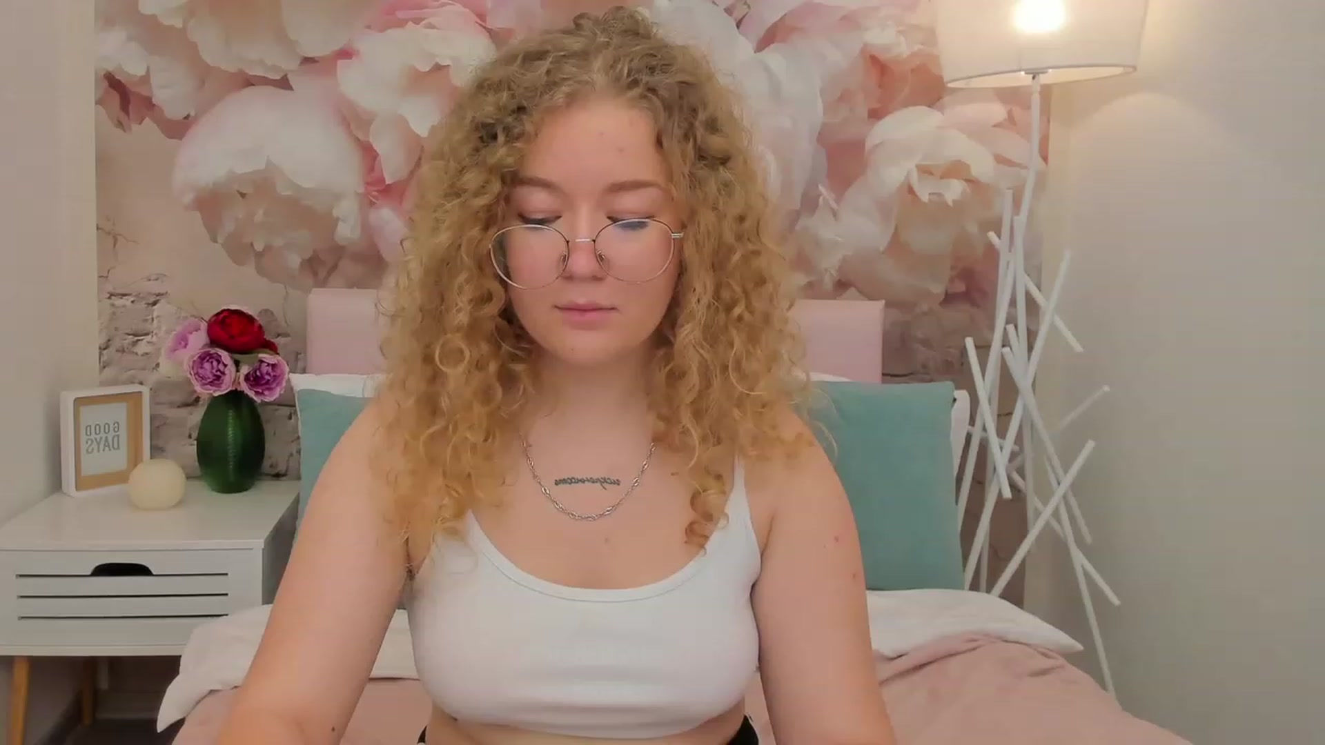 Gallery image thumbnail from CurlyLoverr's myfreecams stream on, 10/22/2023, 11:48 image 9 of 20