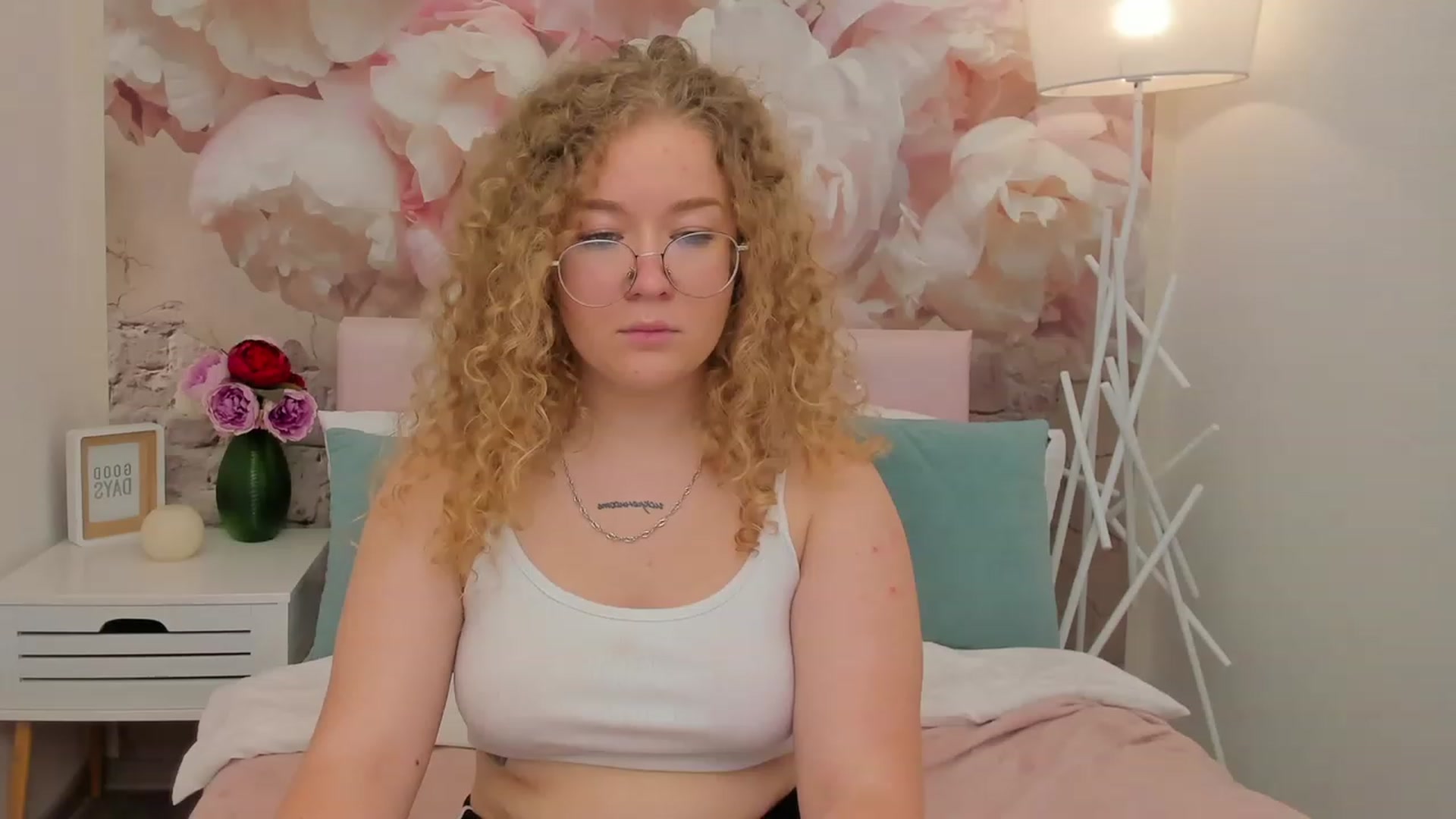 Gallery image thumbnail from CurlyLoverr's myfreecams stream on, 10/22/2023, 11:48 image 3 of 20