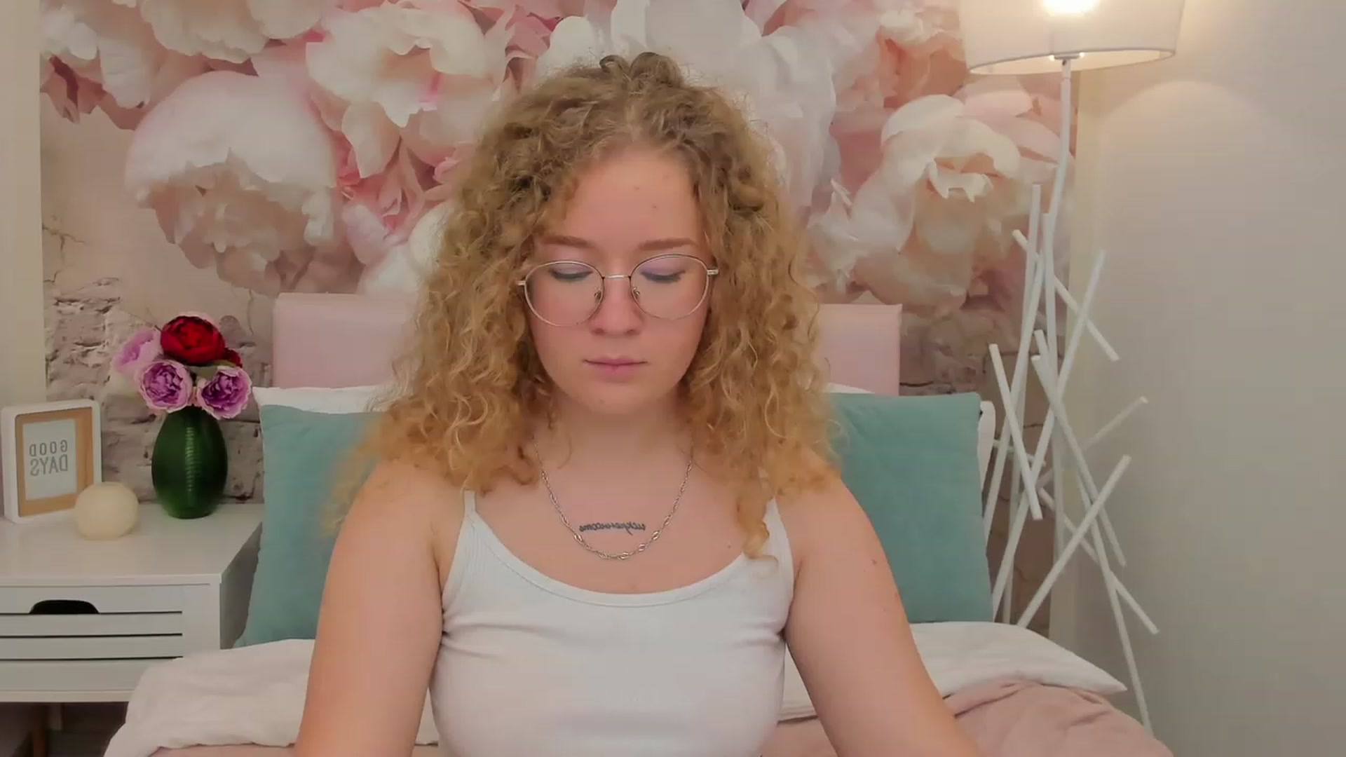 Gallery image thumbnail from CurlyLoverr's myfreecams stream on, 10/22/2023, 12:27 image 9 of 20