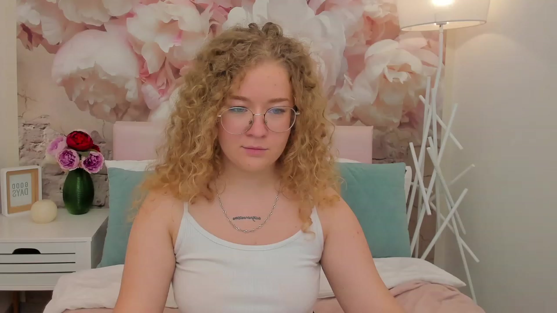 Gallery image thumbnail from CurlyLoverr's myfreecams stream on, 10/22/2023, 12:27 image 12 of 20