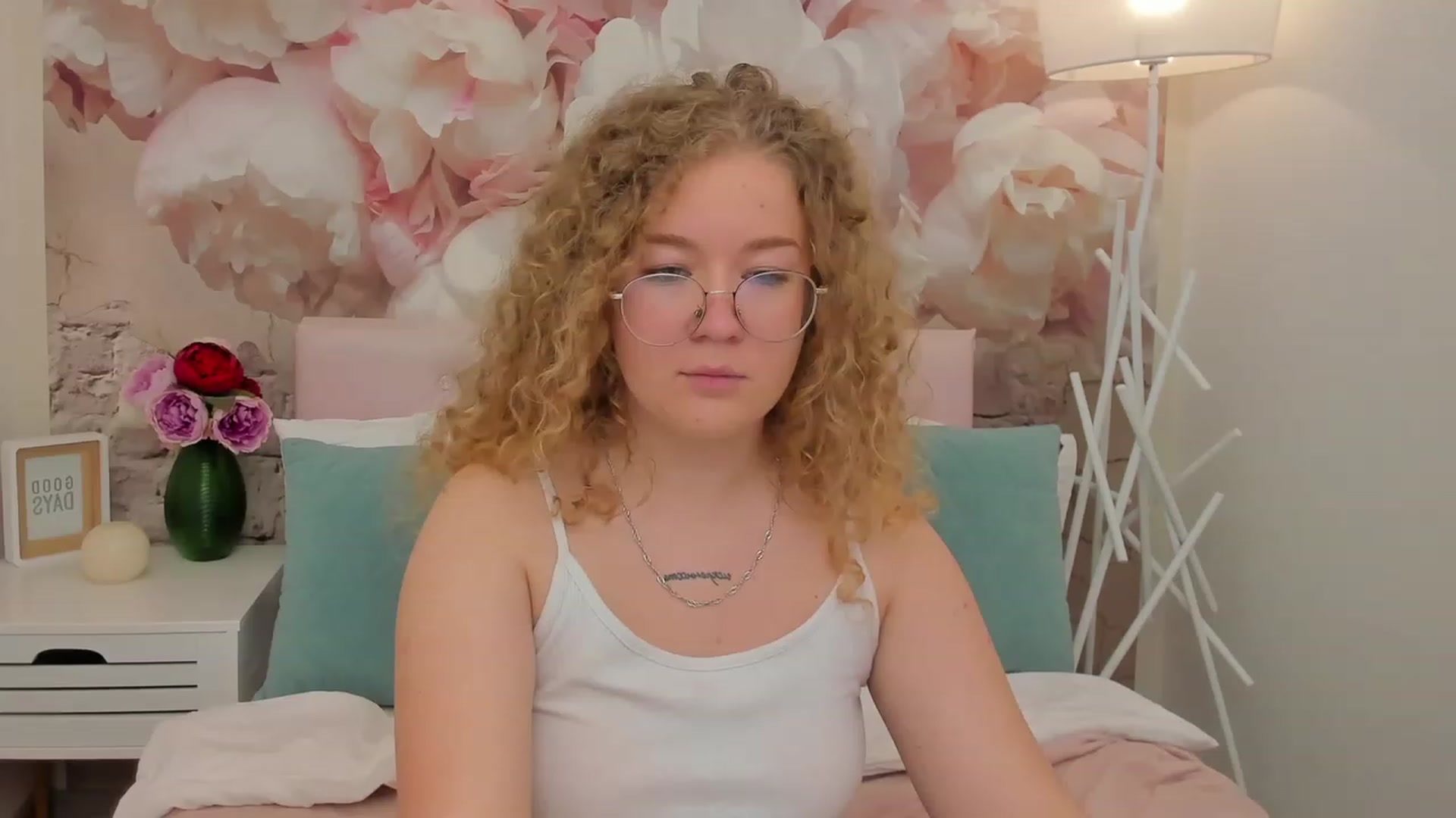 Gallery image thumbnail from CurlyLoverr's myfreecams stream on, 10/22/2023, 12:27 image 5 of 20