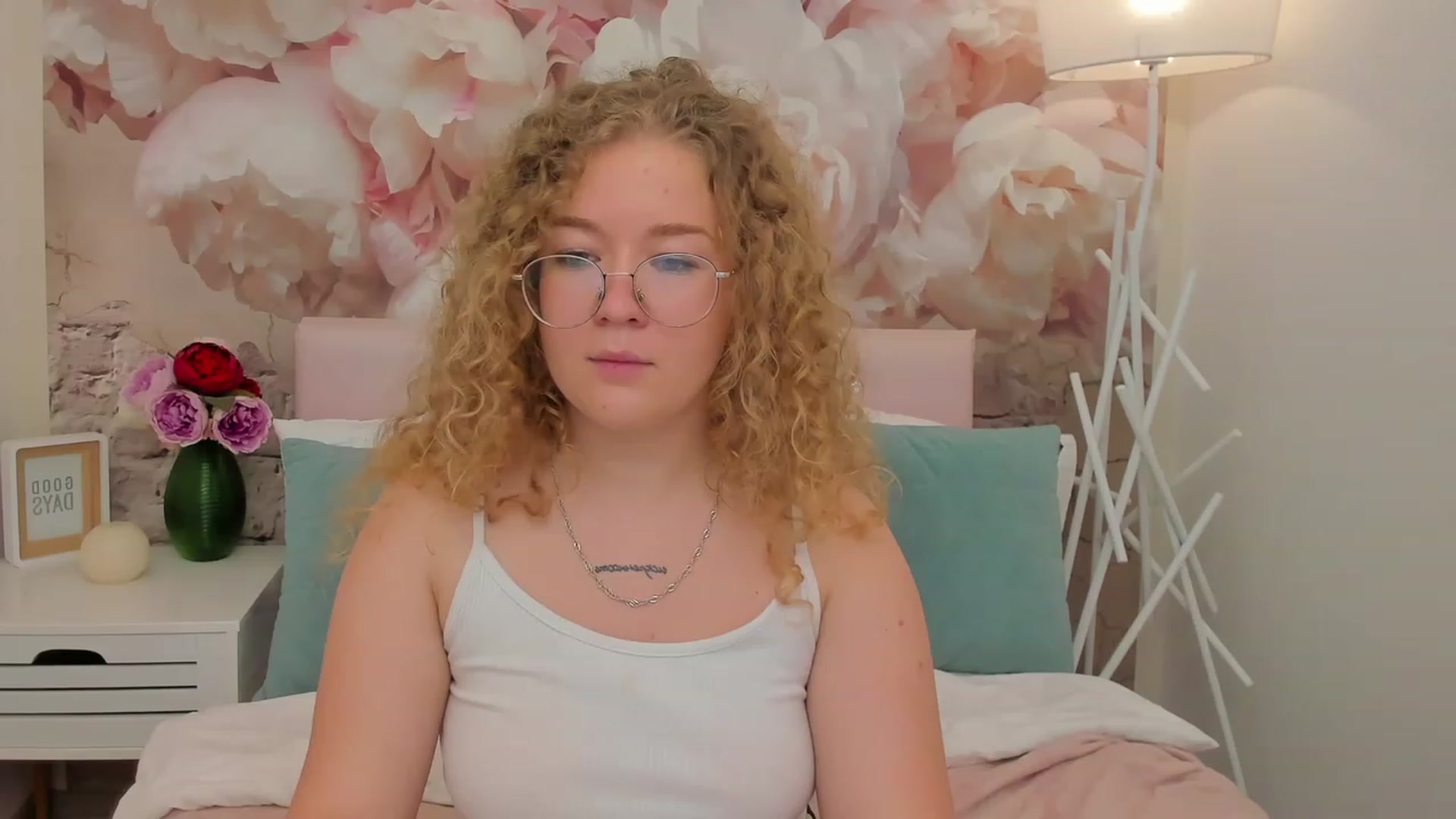 Gallery image thumbnail from CurlyLoverr's myfreecams stream on, 10/22/2023, 12:27 image 10 of 20