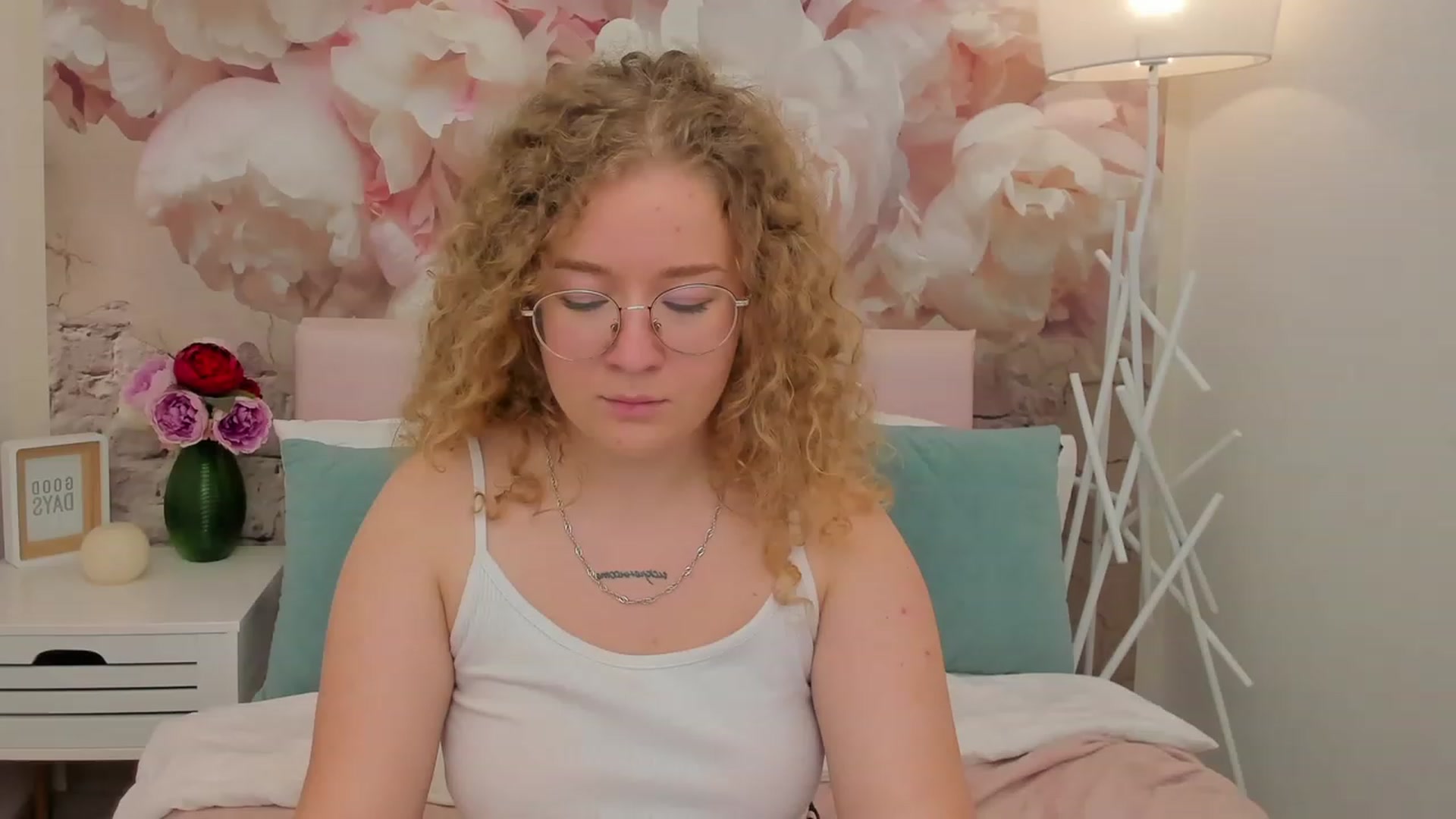 Gallery image thumbnail from CurlyLoverr's myfreecams stream on, 10/22/2023, 12:27 image 4 of 20