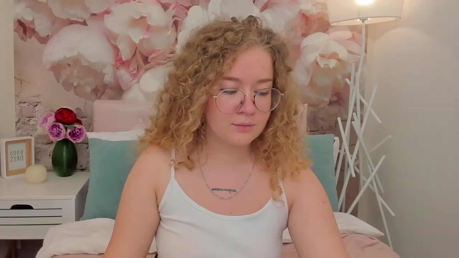 Gallery image thumbnail from CurlyLoverr's myfreecams stream on, 10/22/2023, 12:27 image 6 of 20