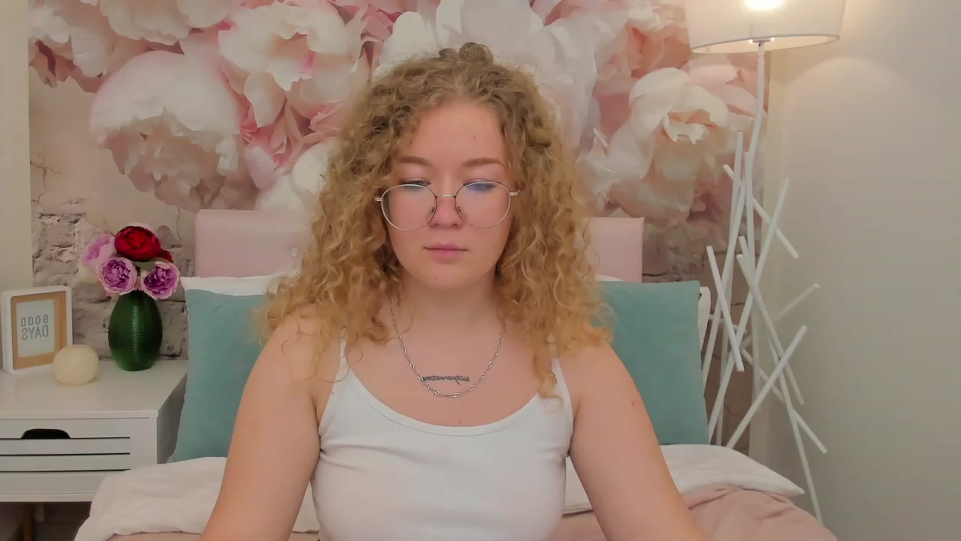 Gallery image thumbnail from CurlyLoverr's myfreecams stream on, 10/22/2023, 12:27 image 3 of 20