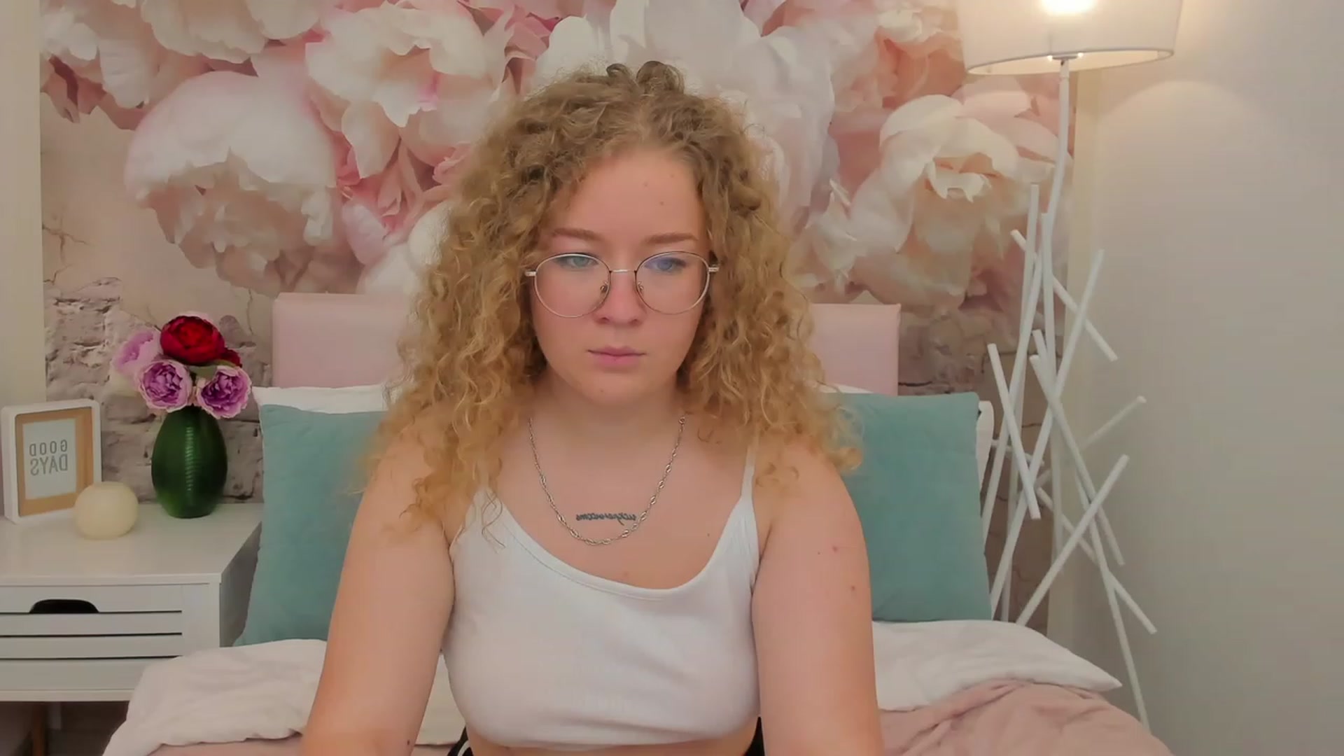 Gallery image thumbnail from CurlyLoverr's myfreecams stream on, 10/22/2023, 12:27 image 18 of 20