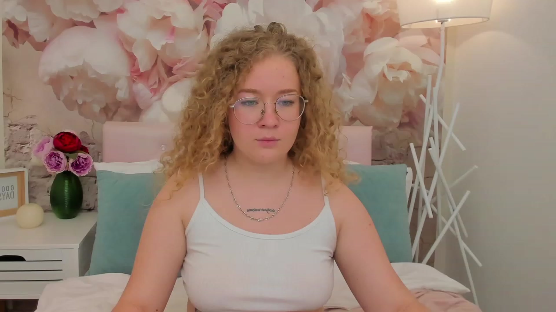 Gallery image thumbnail from CurlyLoverr's myfreecams stream on, 10/22/2023, 12:27 image 20 of 20