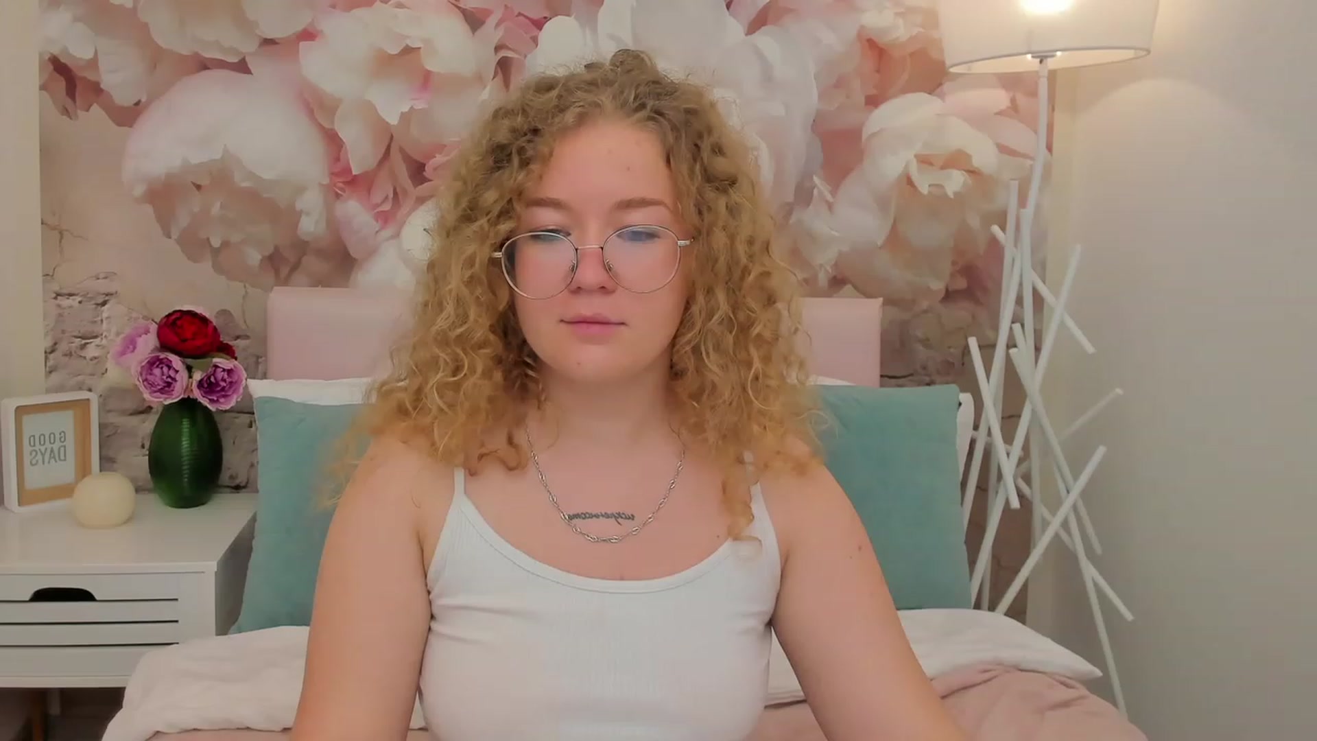 Gallery image thumbnail from CurlyLoverr's myfreecams stream on, 10/22/2023, 12:27 image 8 of 20