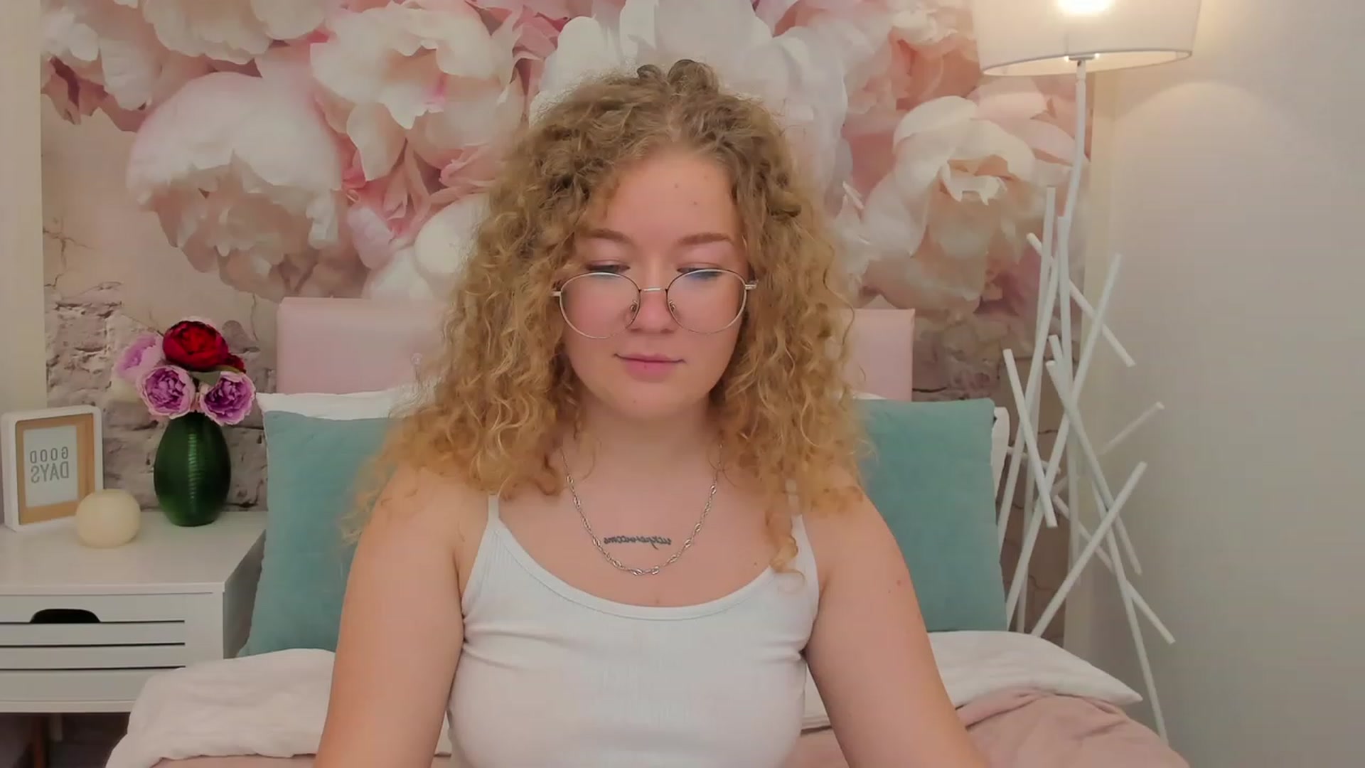 Gallery image thumbnail from CurlyLoverr's myfreecams stream on, 10/22/2023, 12:27 image 11 of 20