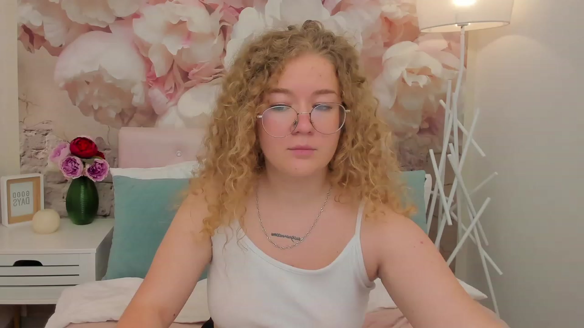 Gallery image thumbnail from CurlyLoverr's myfreecams stream on, 10/22/2023, 12:27 image 19 of 20