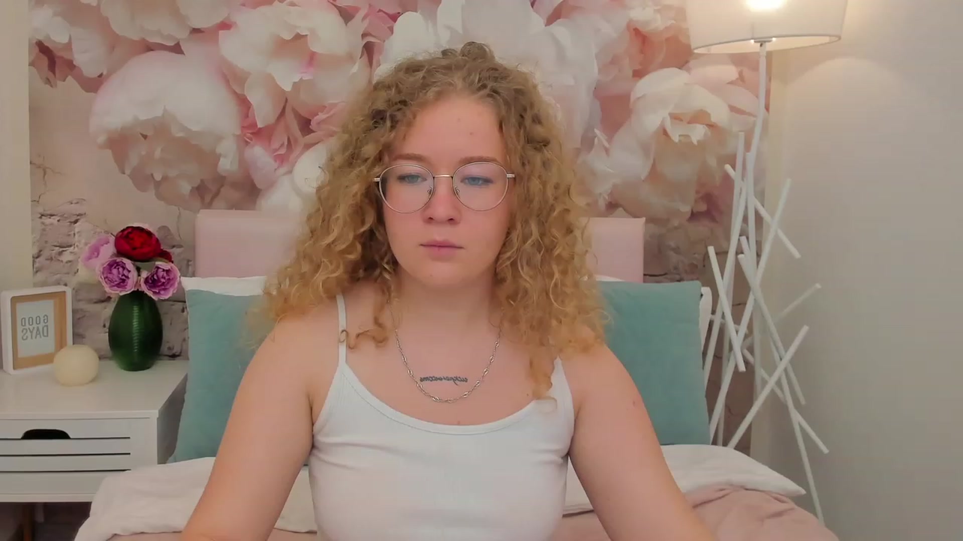 Gallery image thumbnail from CurlyLoverr's myfreecams stream on, 10/22/2023, 12:27 image 14 of 20