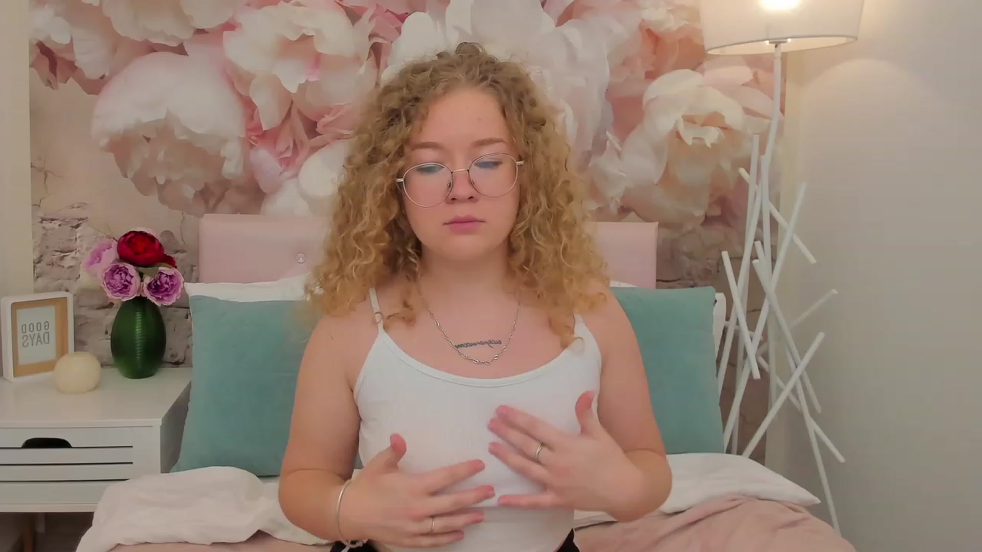 Gallery image thumbnail from CurlyLoverr's myfreecams stream on, 10/22/2023, 12:27 image 15 of 20